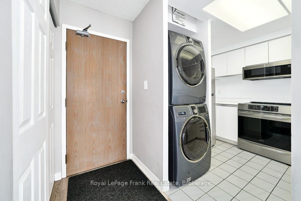 711 Rossland Road E 806 Property Photo 6