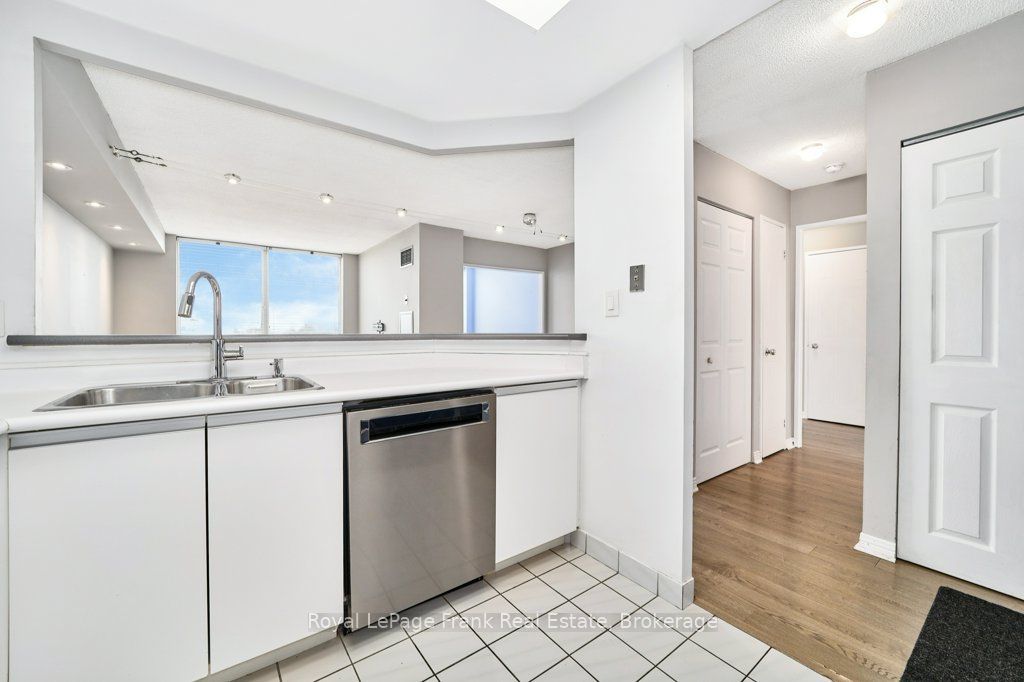 711 Rossland Road E 806 Property Photo 11