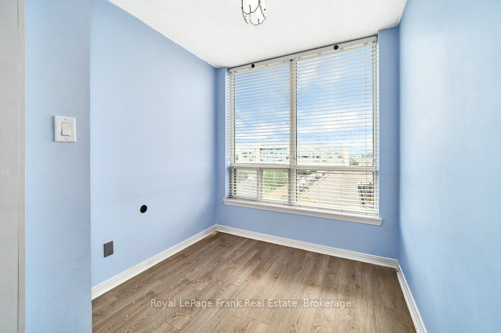 711 Rossland Road E 806 Property Photo 18