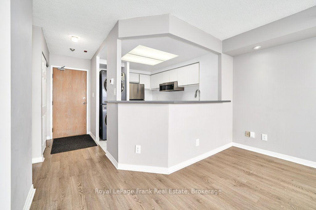 711 Rossland Road E 806 Property Photo 22