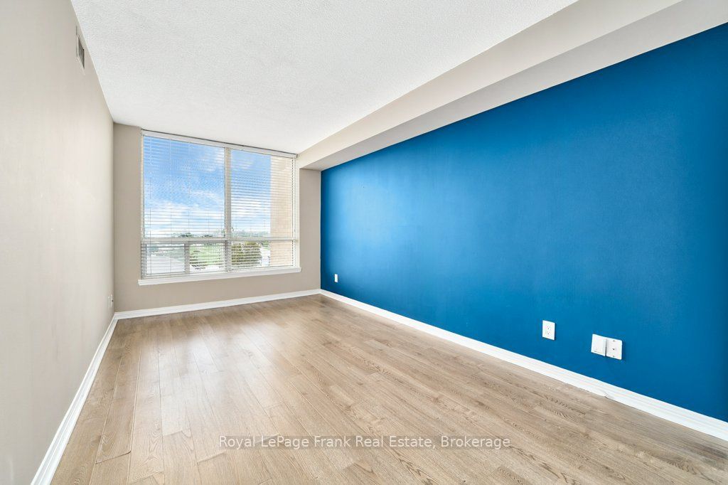 711 Rossland Road E 806 Property Photo 26