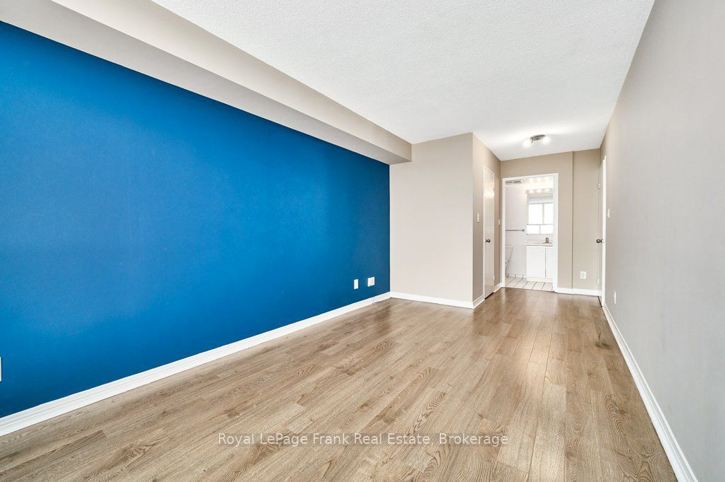 711 Rossland Road E 806 Property Photo 28