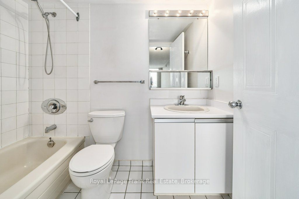 711 Rossland Road E 806 Property Photo 30
