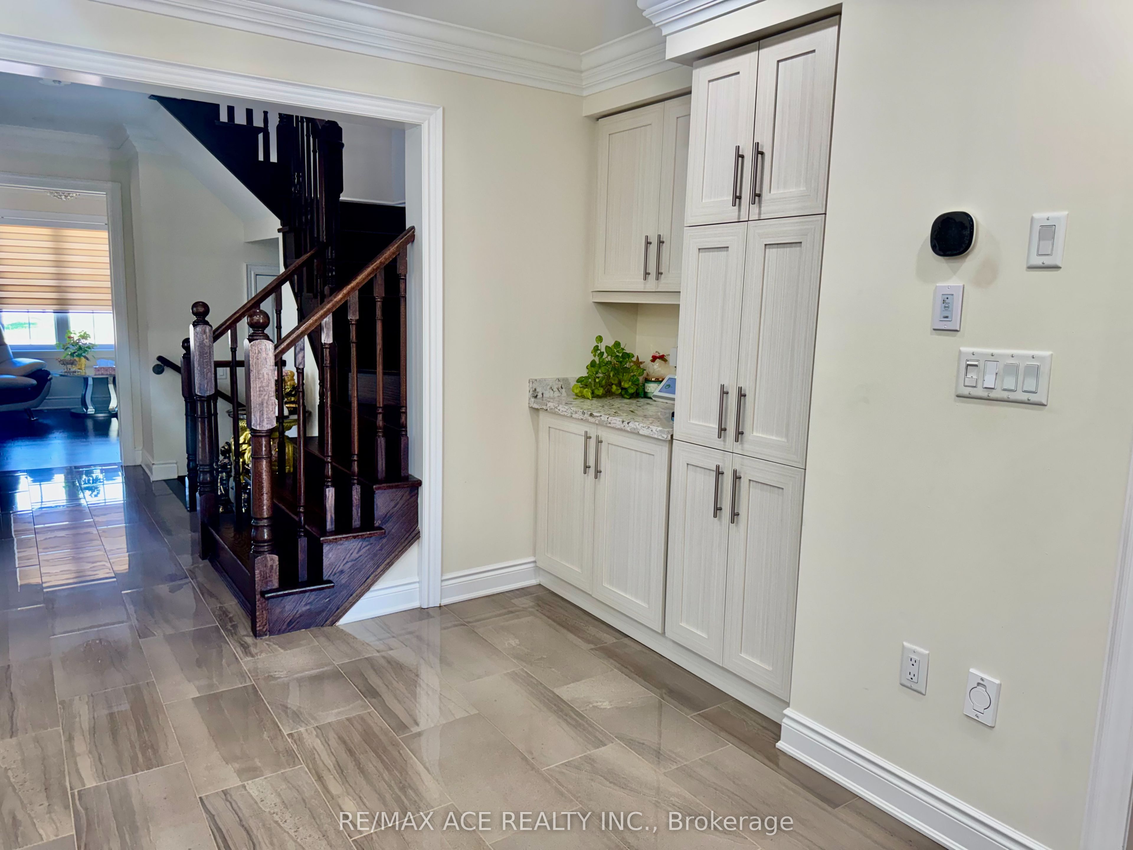1011 Cameo Street Property Photo 6