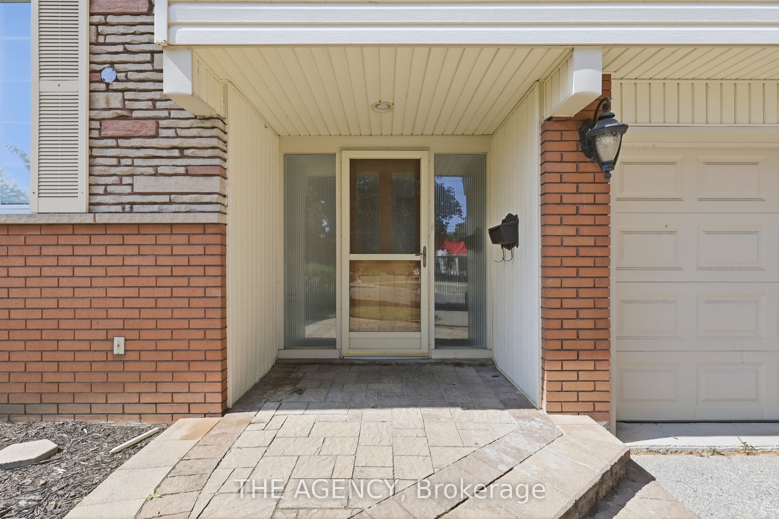 364 Adelaide Avenue E Property Photo 2