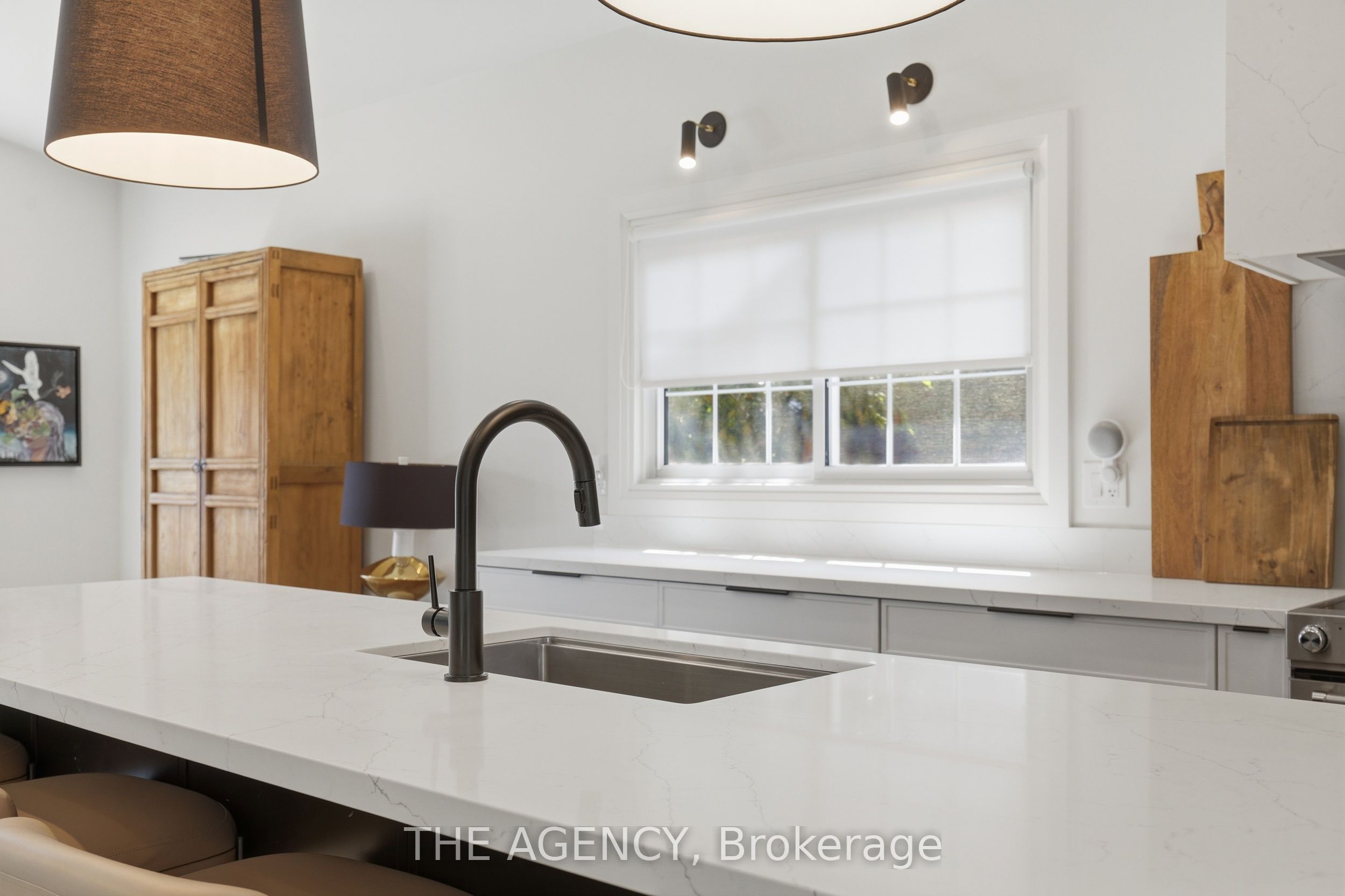 364 Adelaide Avenue E Property Photo 8
