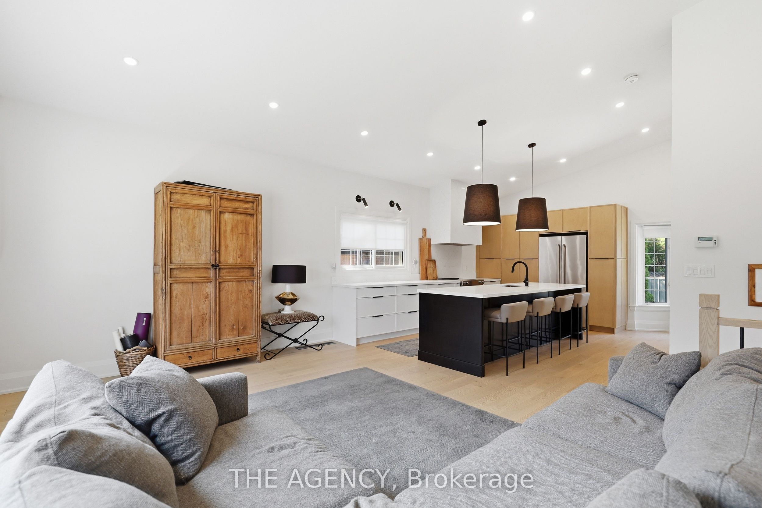 364 Adelaide Avenue E Property Photo 10