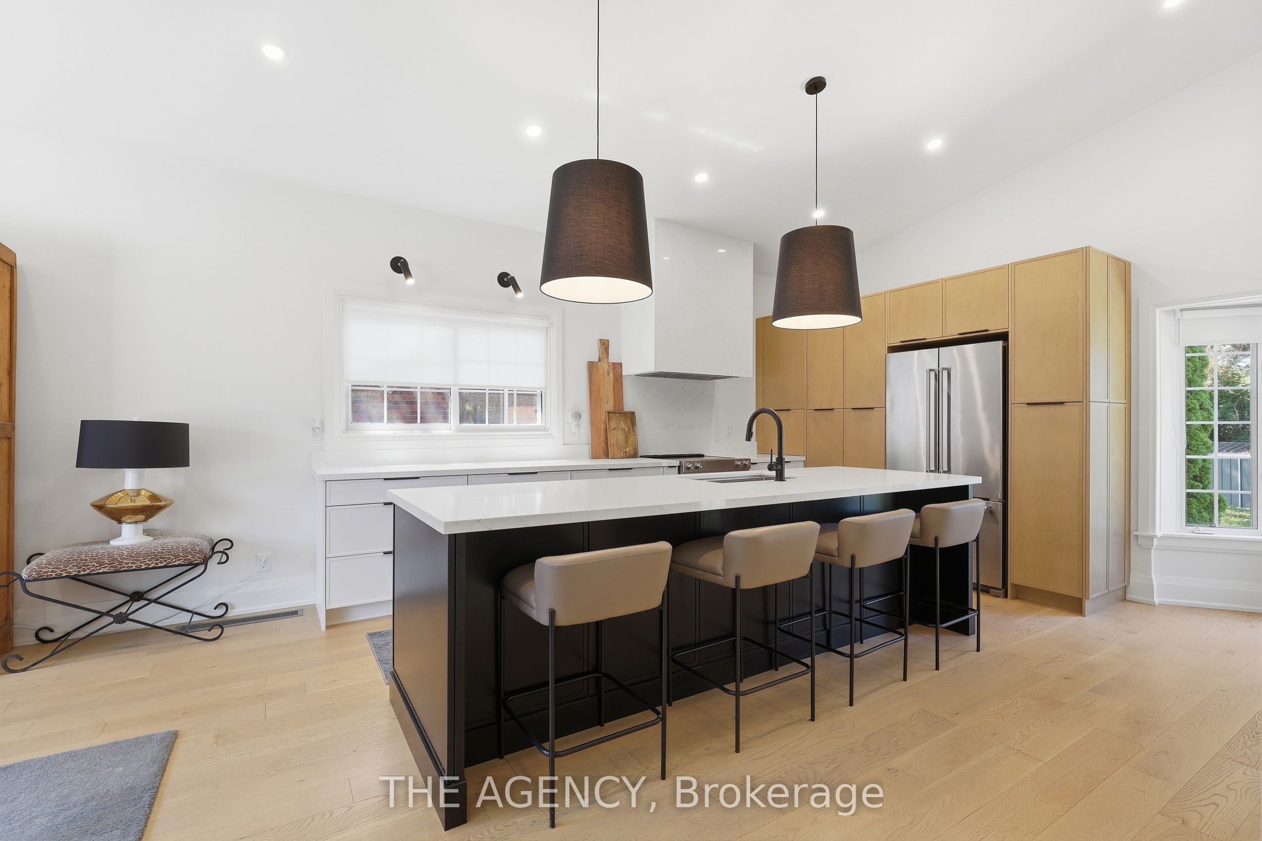 364 Adelaide Avenue E Property Photo 11