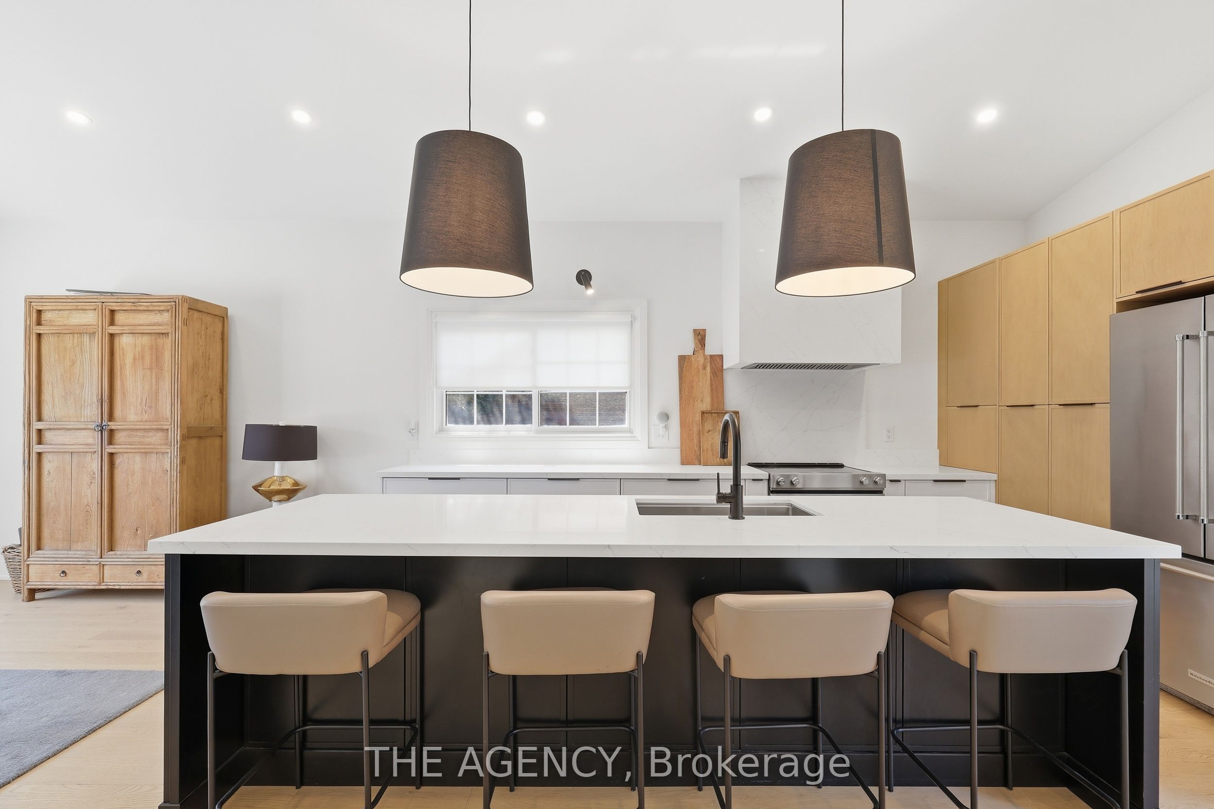 364 Adelaide Avenue E Property Photo 12