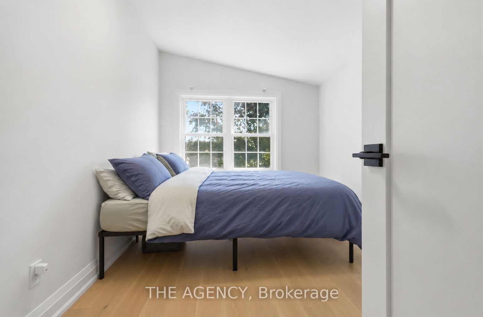 364 Adelaide Avenue E Property Photo 20