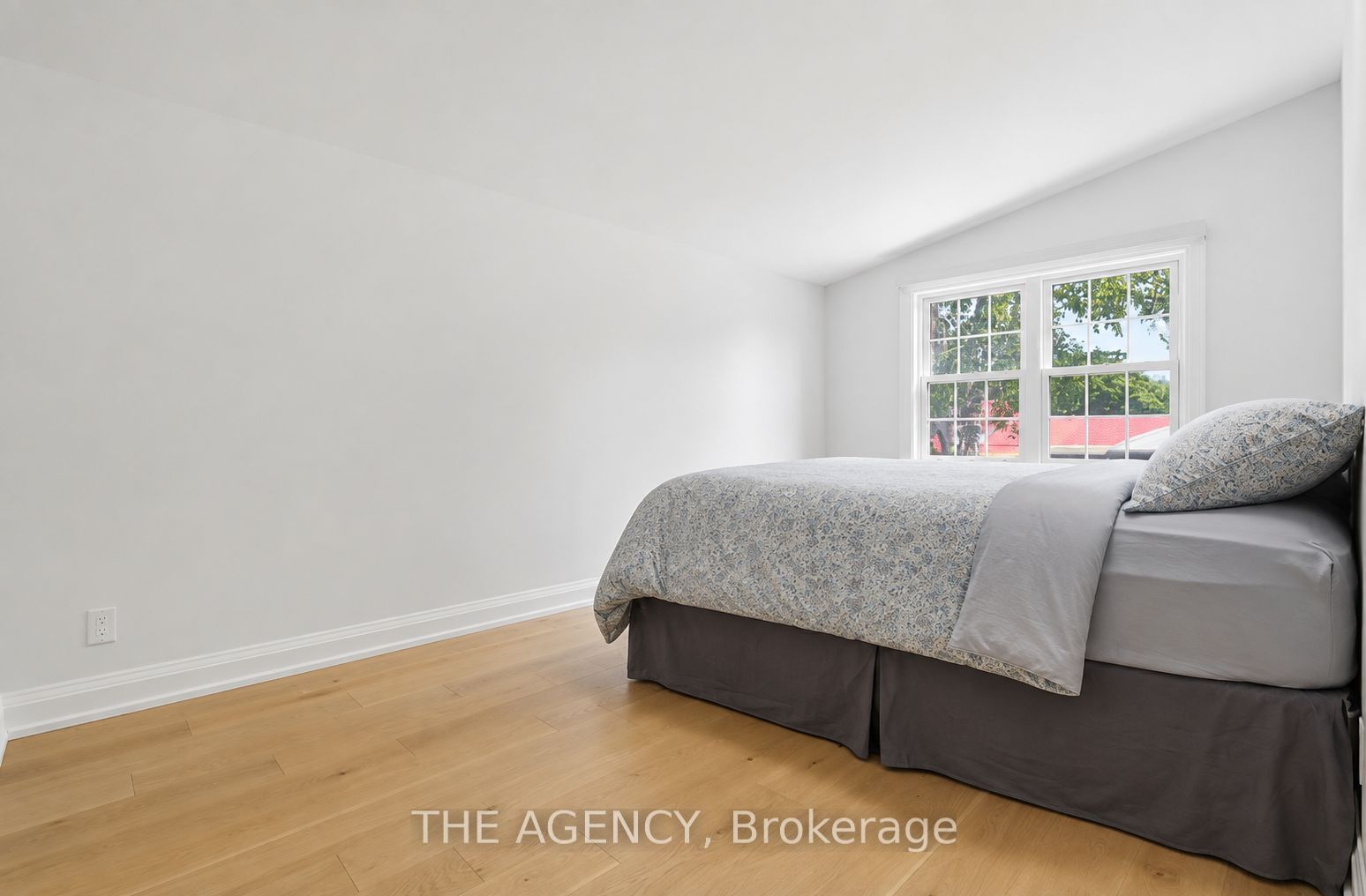 364 Adelaide Avenue E Property Photo 23