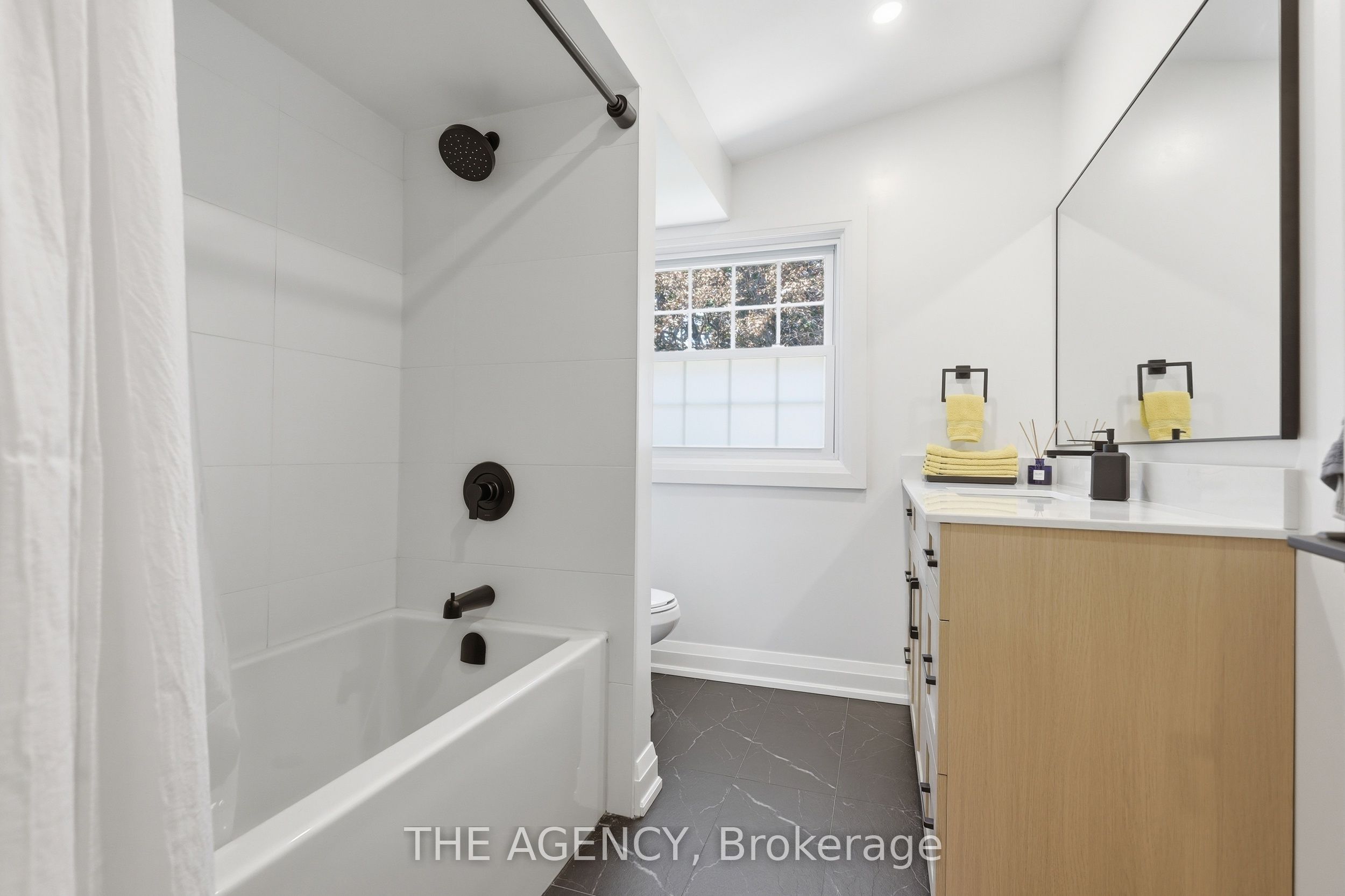 364 Adelaide Avenue E Property Photo 24