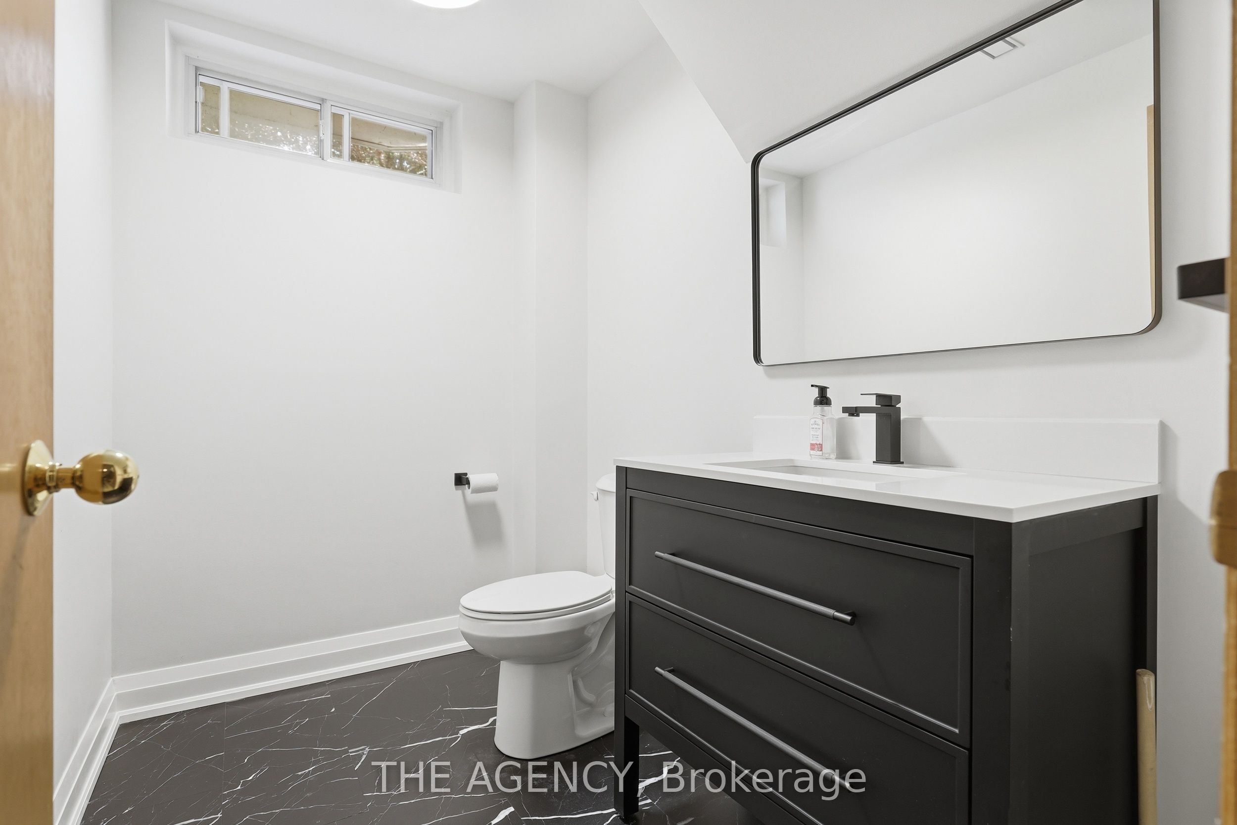 364 Adelaide Avenue E Property Photo 26