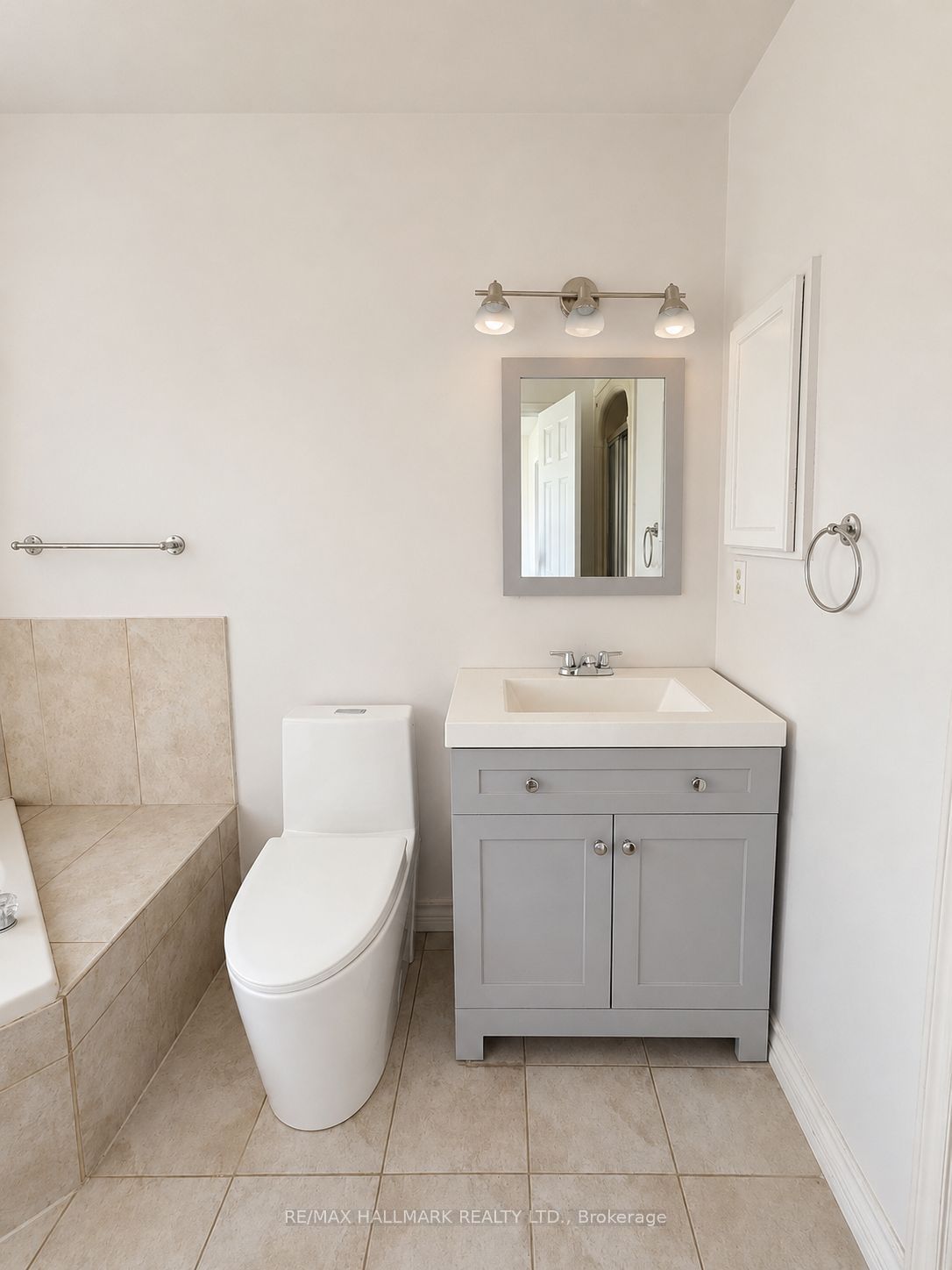 1665 Nash Road E11 Property Photo 19