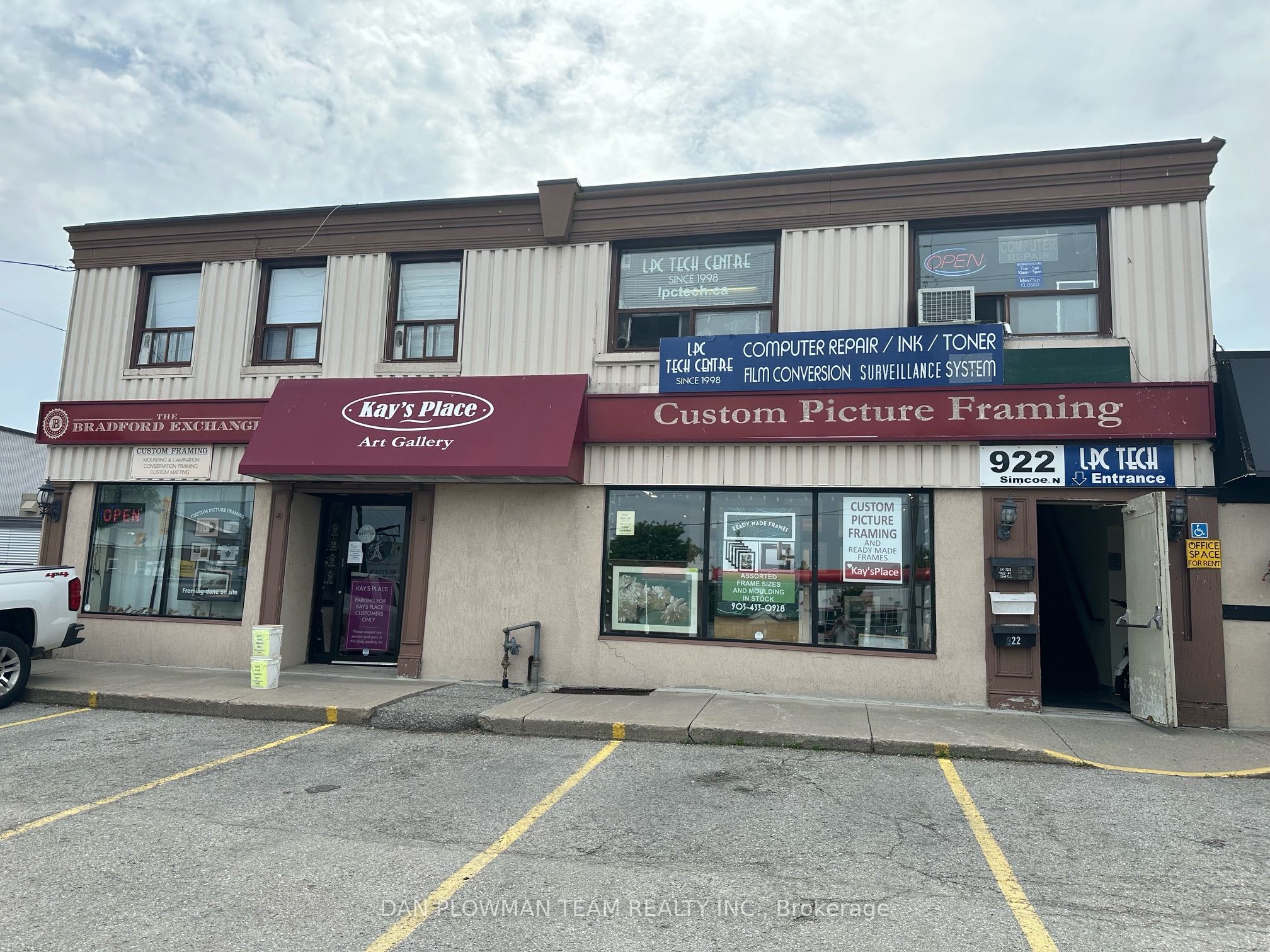 922 Simcoe Street N 203 Property Photo 2
