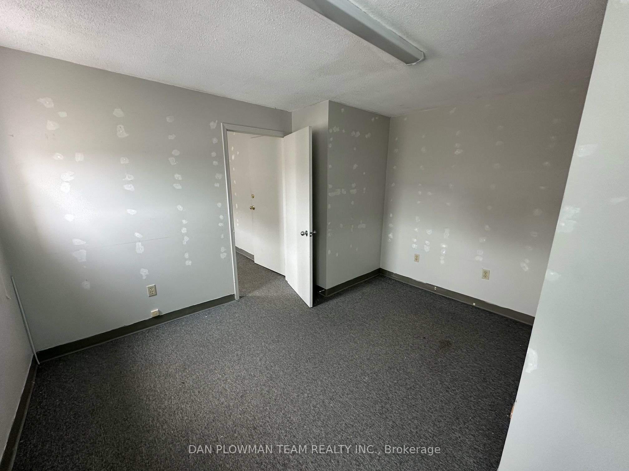 922 Simcoe Street N 203 Property Photo 3