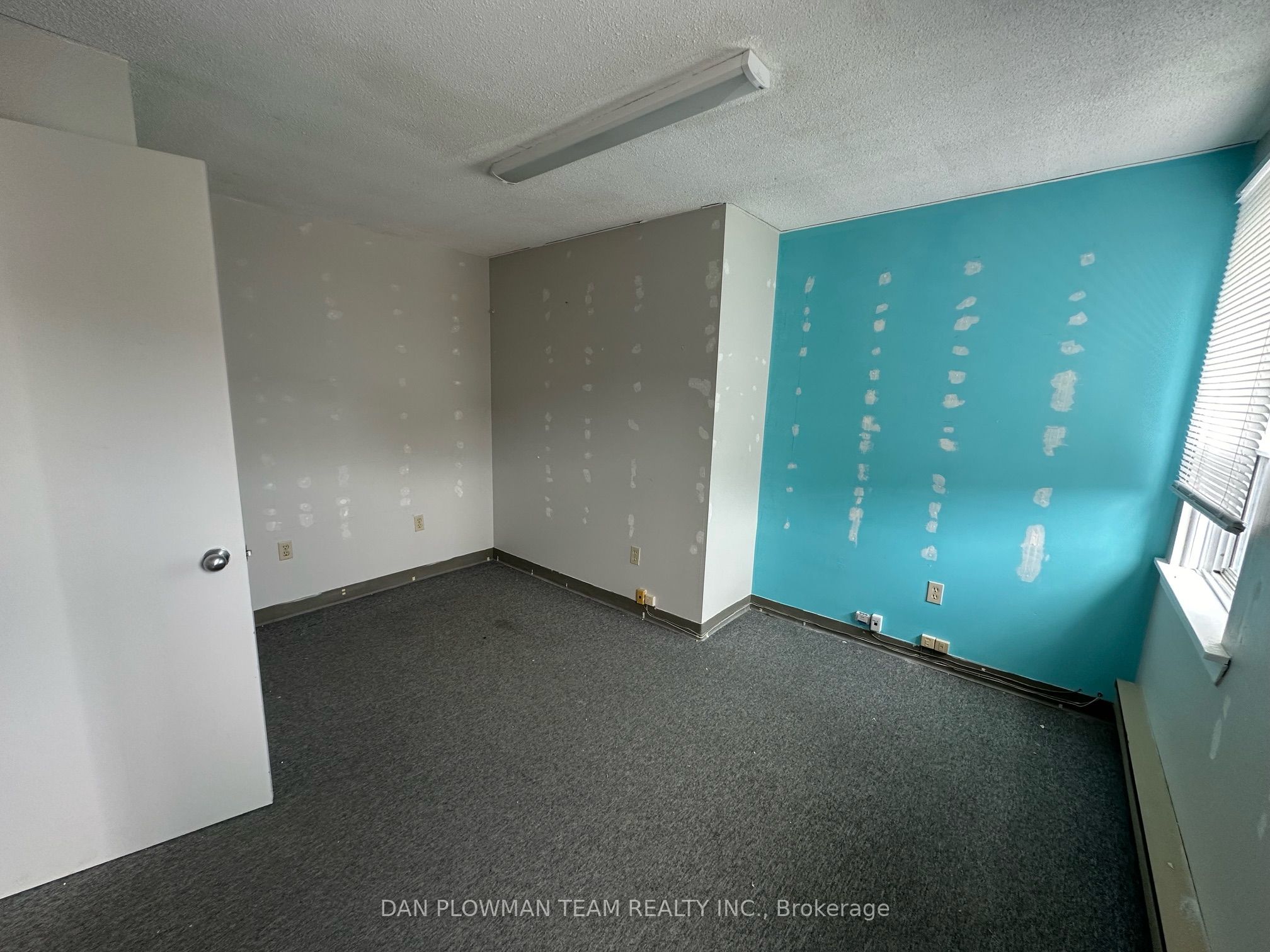 922 Simcoe Street N 203 Property Photo 5