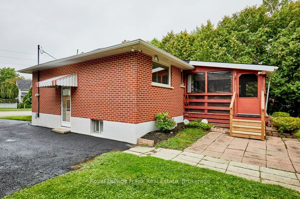15111 Simcoe Street Property Photo 33