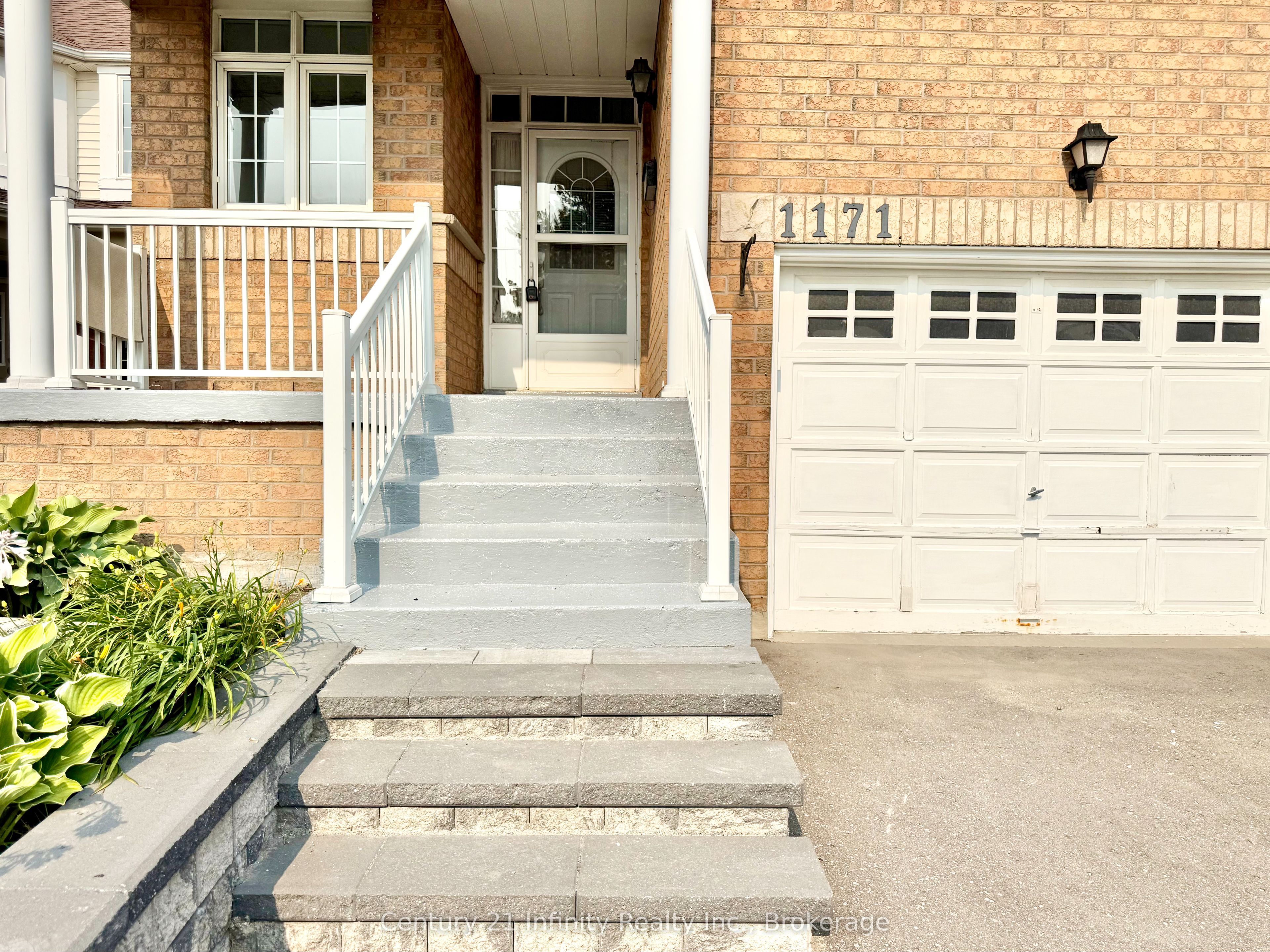 1171 Springbank Drive Property Photo 3