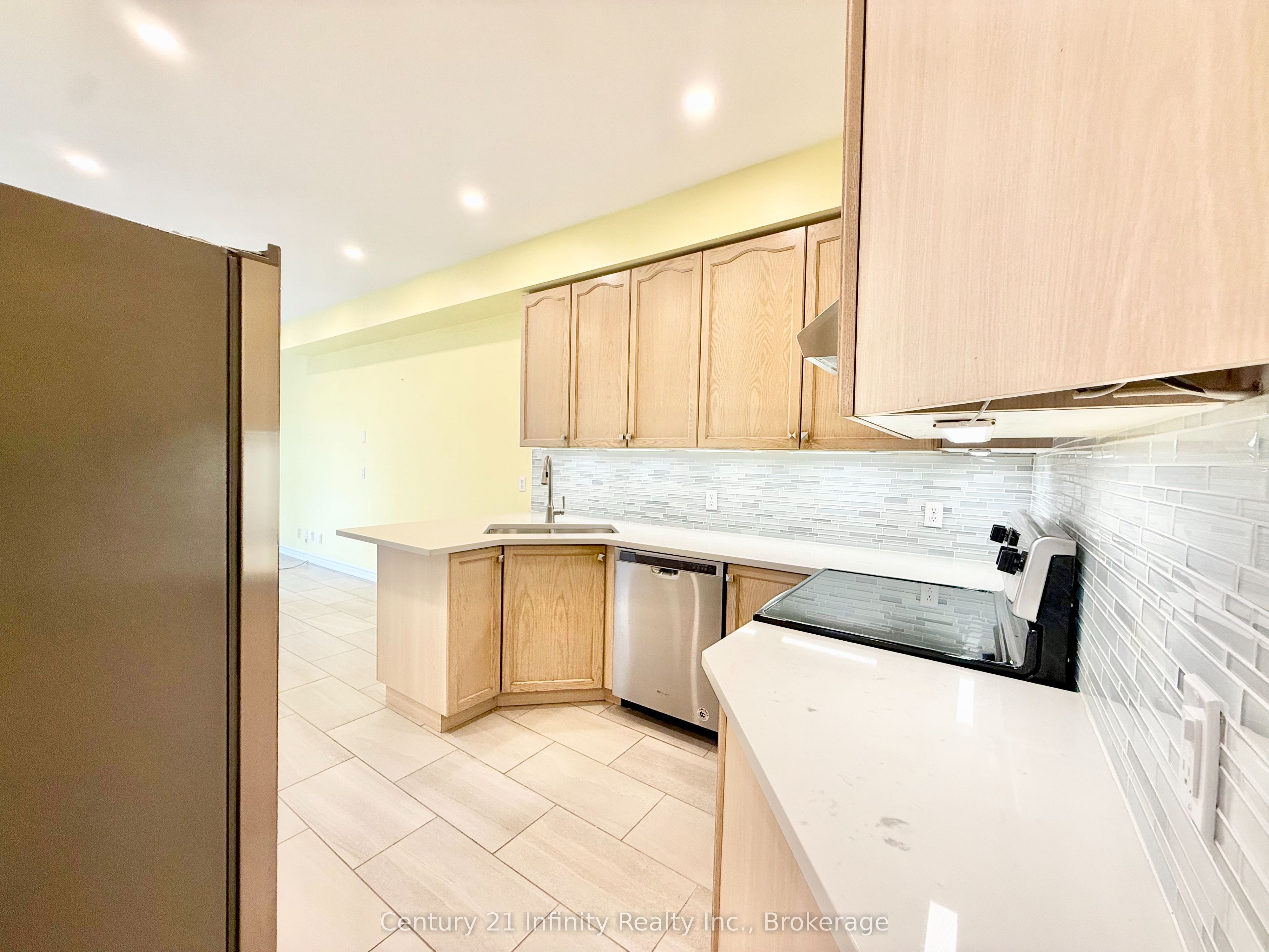 1171 Springbank Drive Property Photo 8
