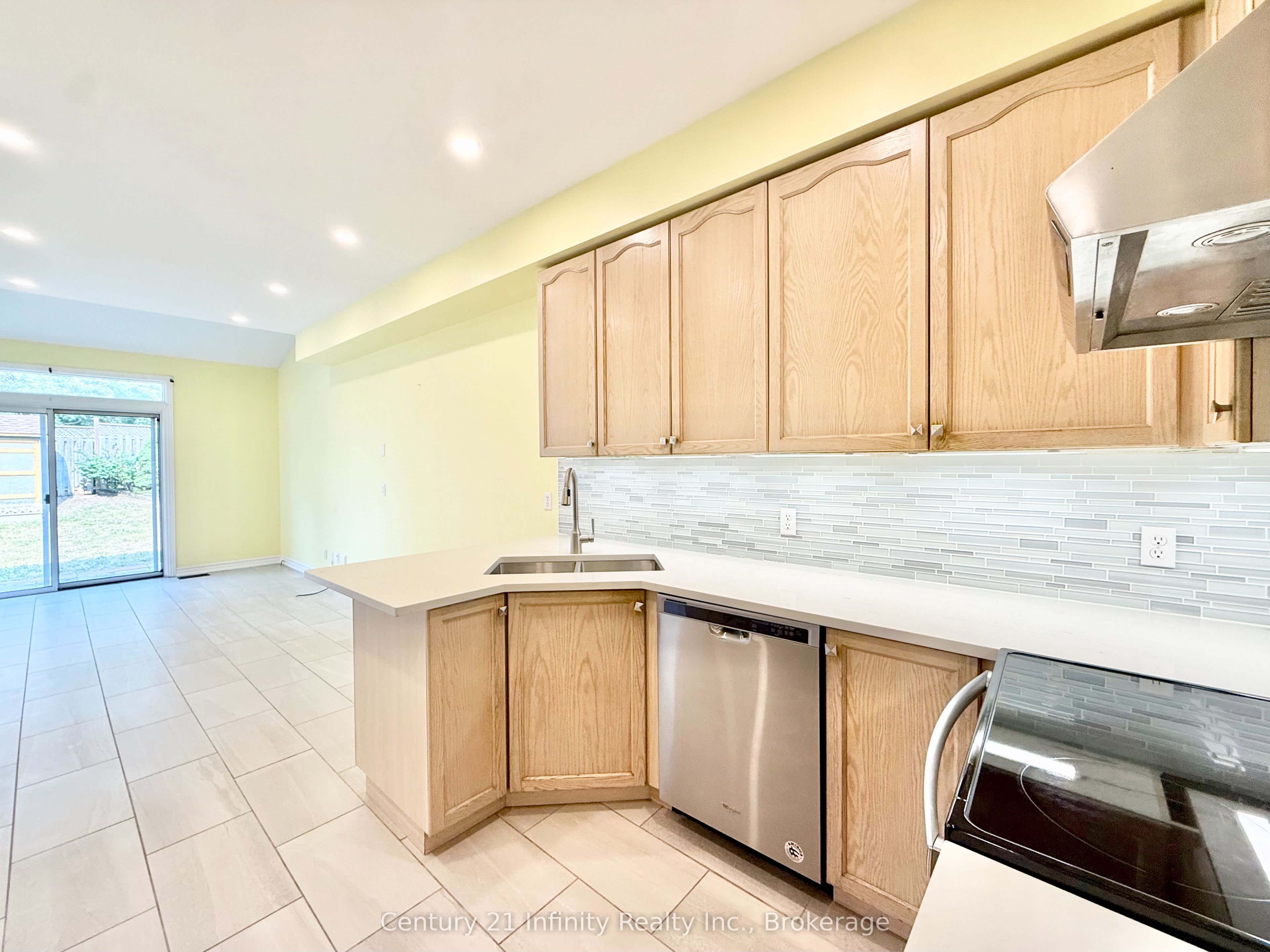 1171 Springbank Drive Property Photo 11