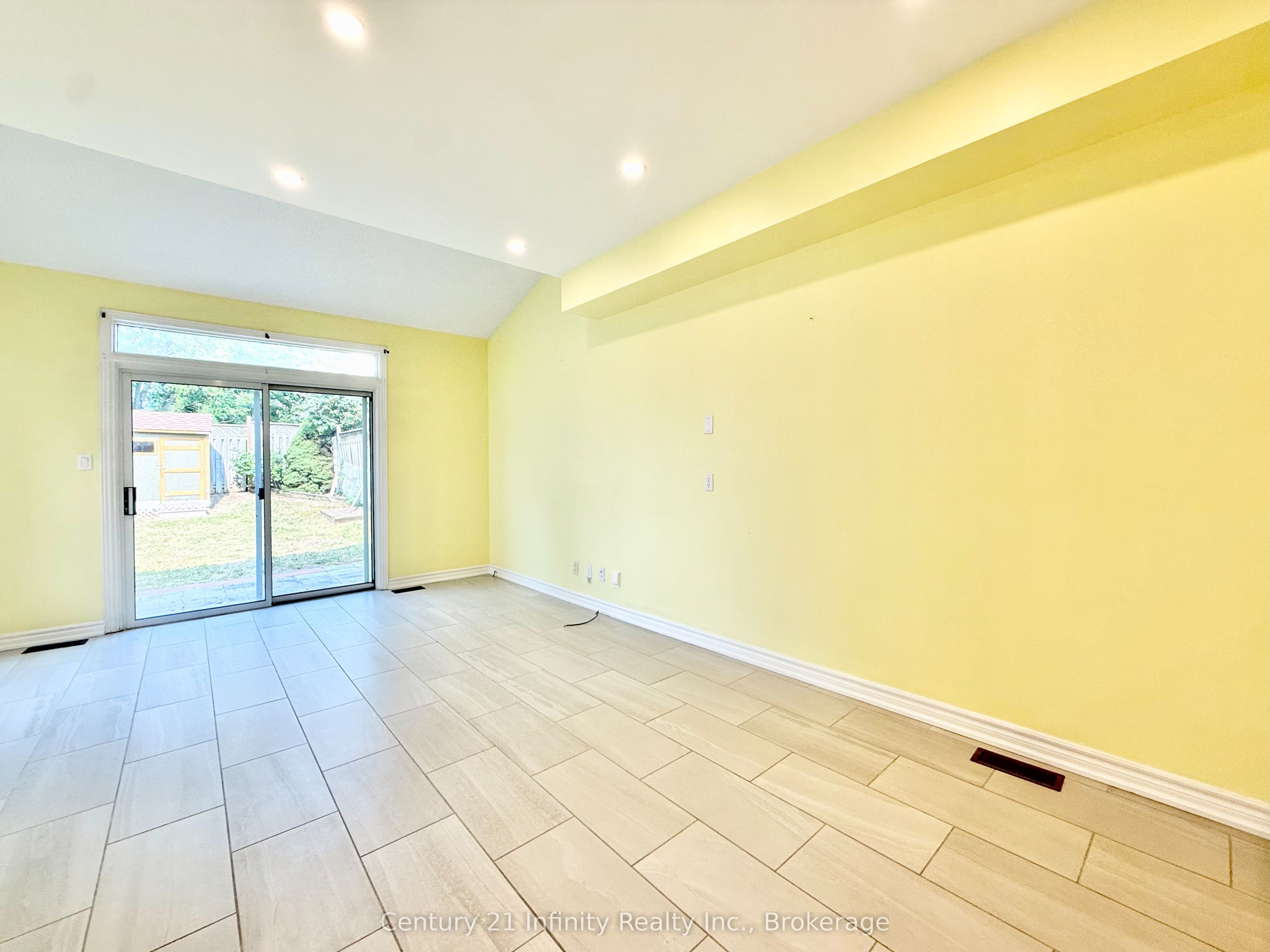 1171 Springbank Drive Property Photo 16