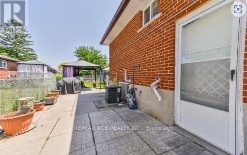 127 Poplar Road Bsmt Property Photo 2