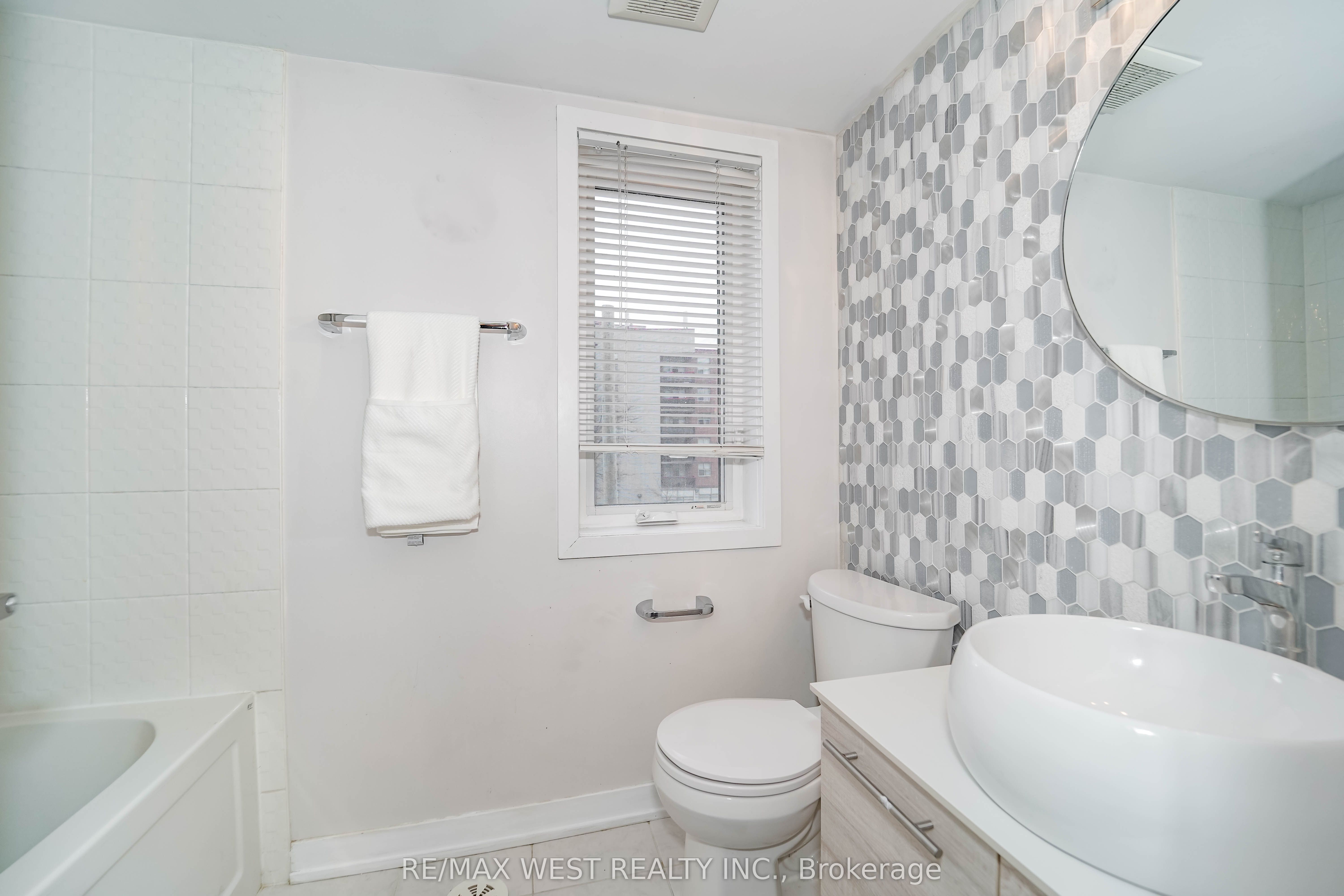 1460 Whites Road N 211 Property Photo 6