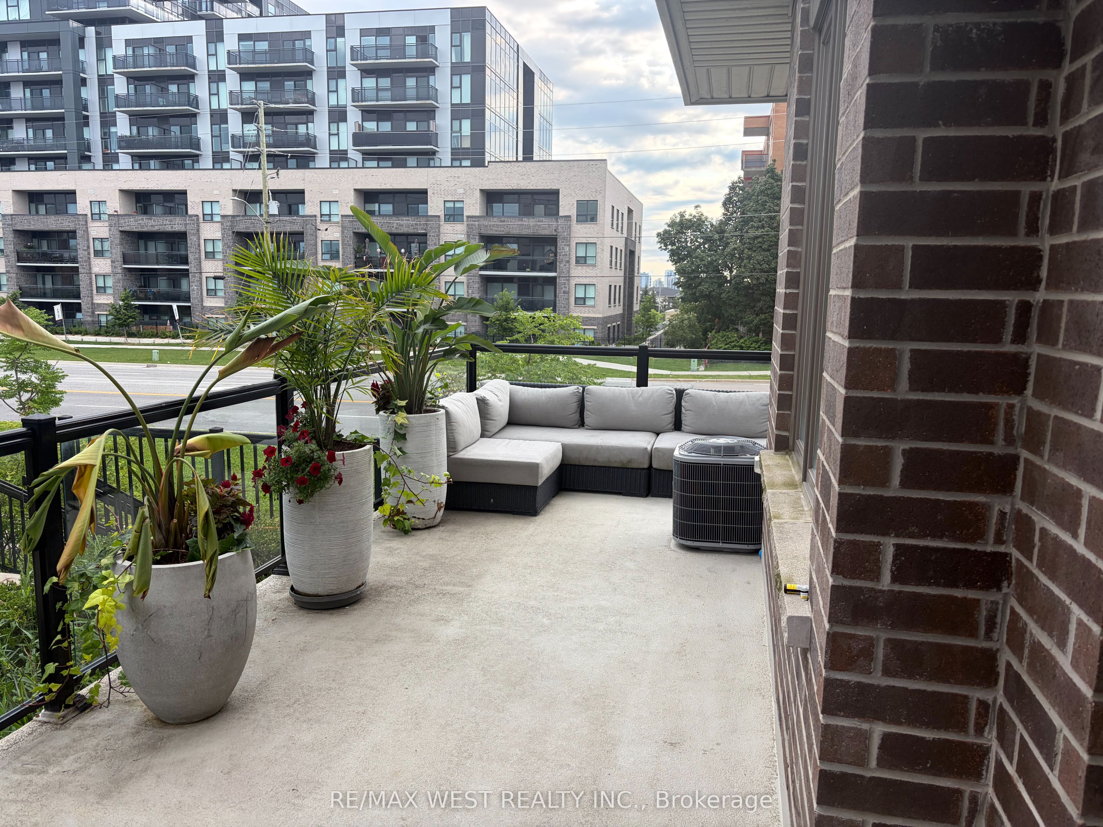 1460 Whites Road N 211 Property Photo 10