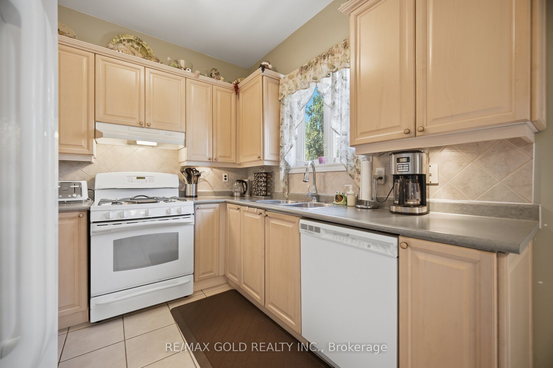 2 Sprucewood Crescent Property Photo 13