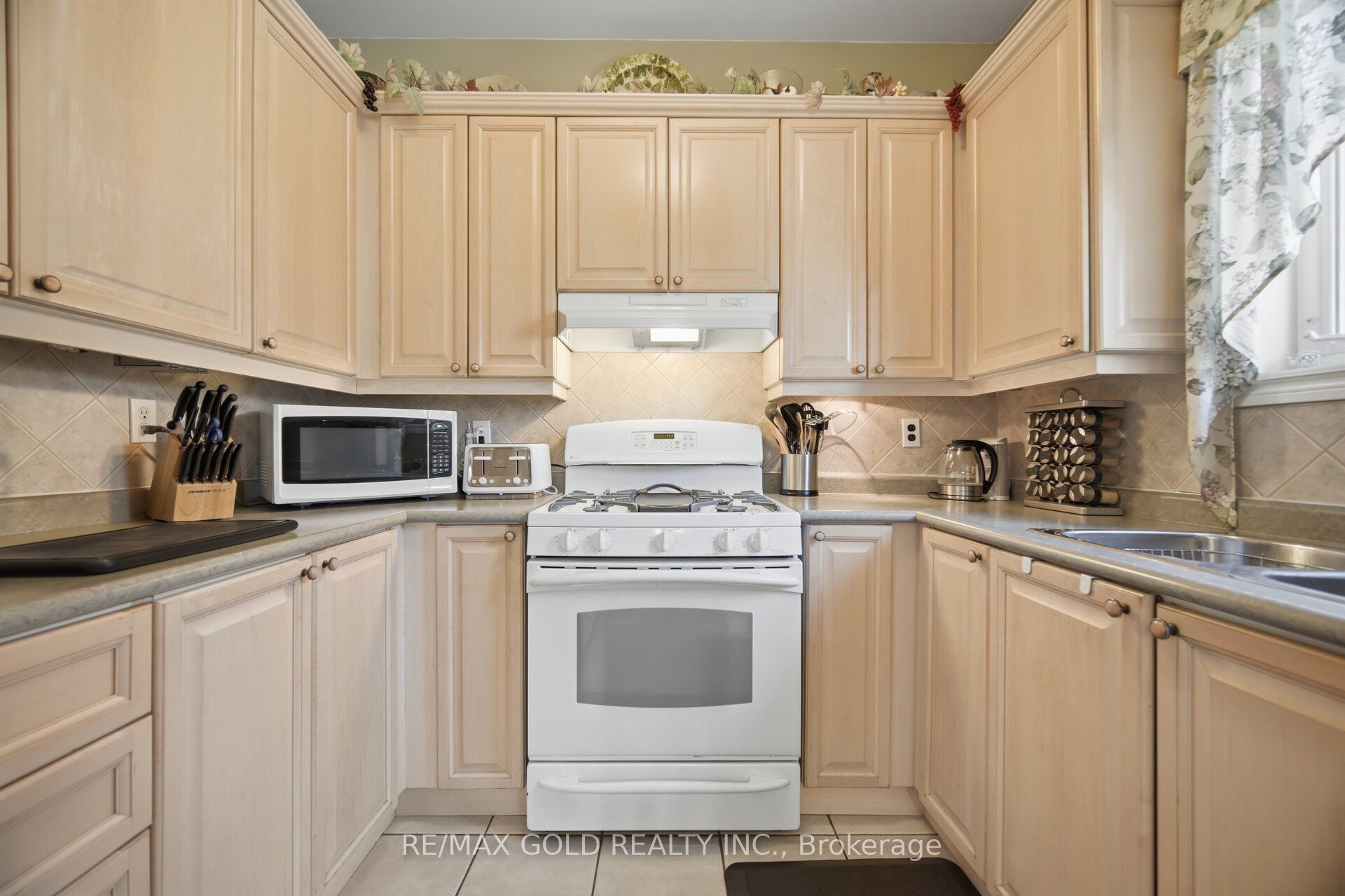 2 Sprucewood Crescent Property Photo 14