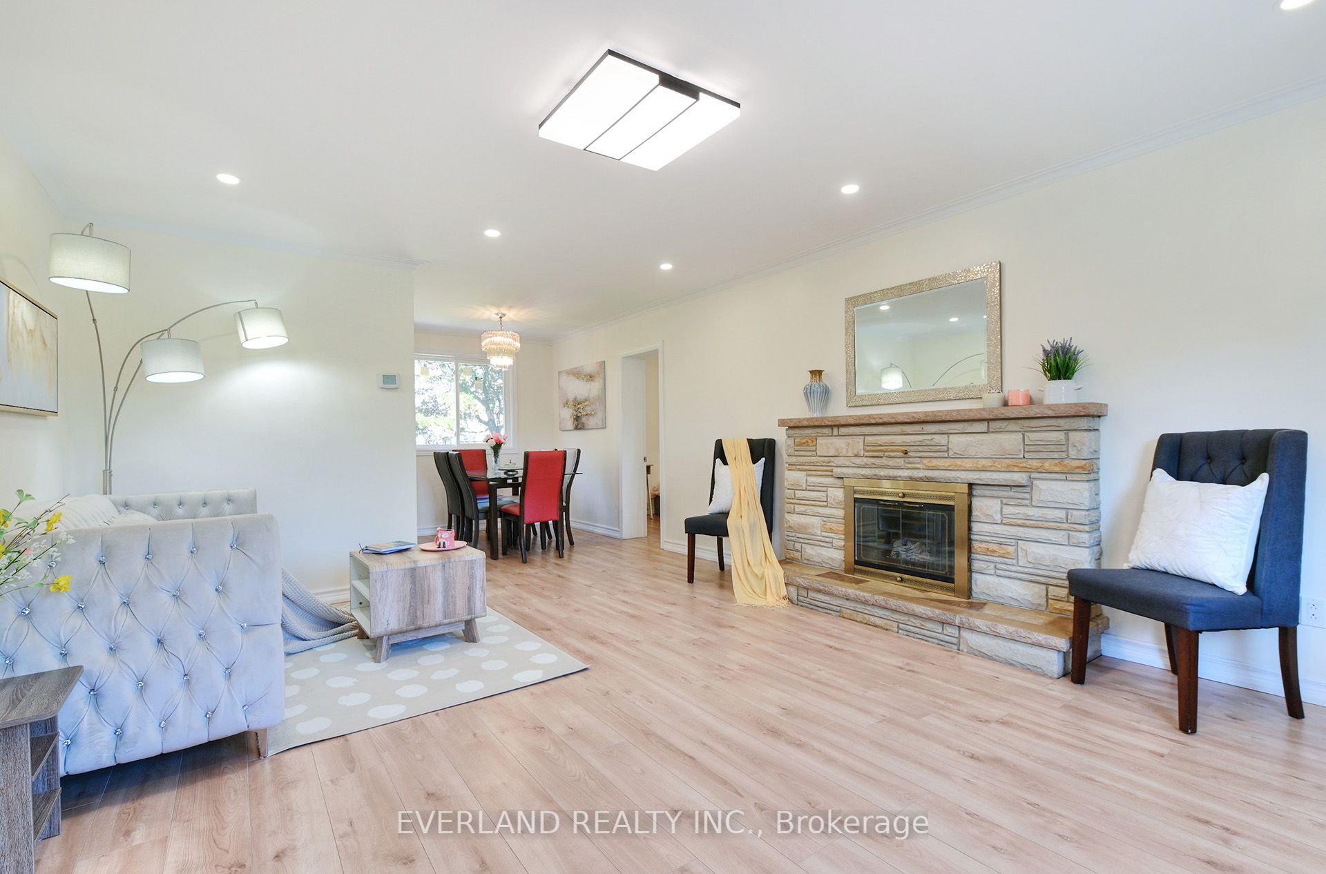 52 Fairglen Avenue Property Photo 5