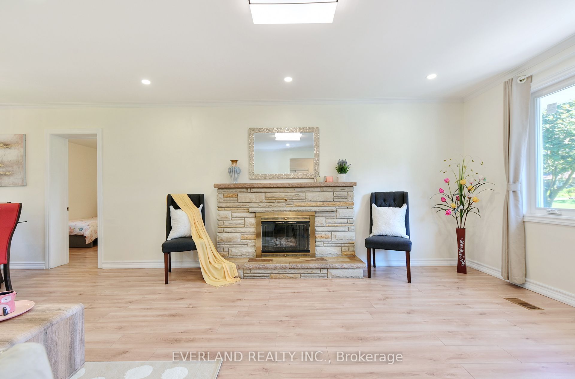 52 Fairglen Avenue Property Photo 6