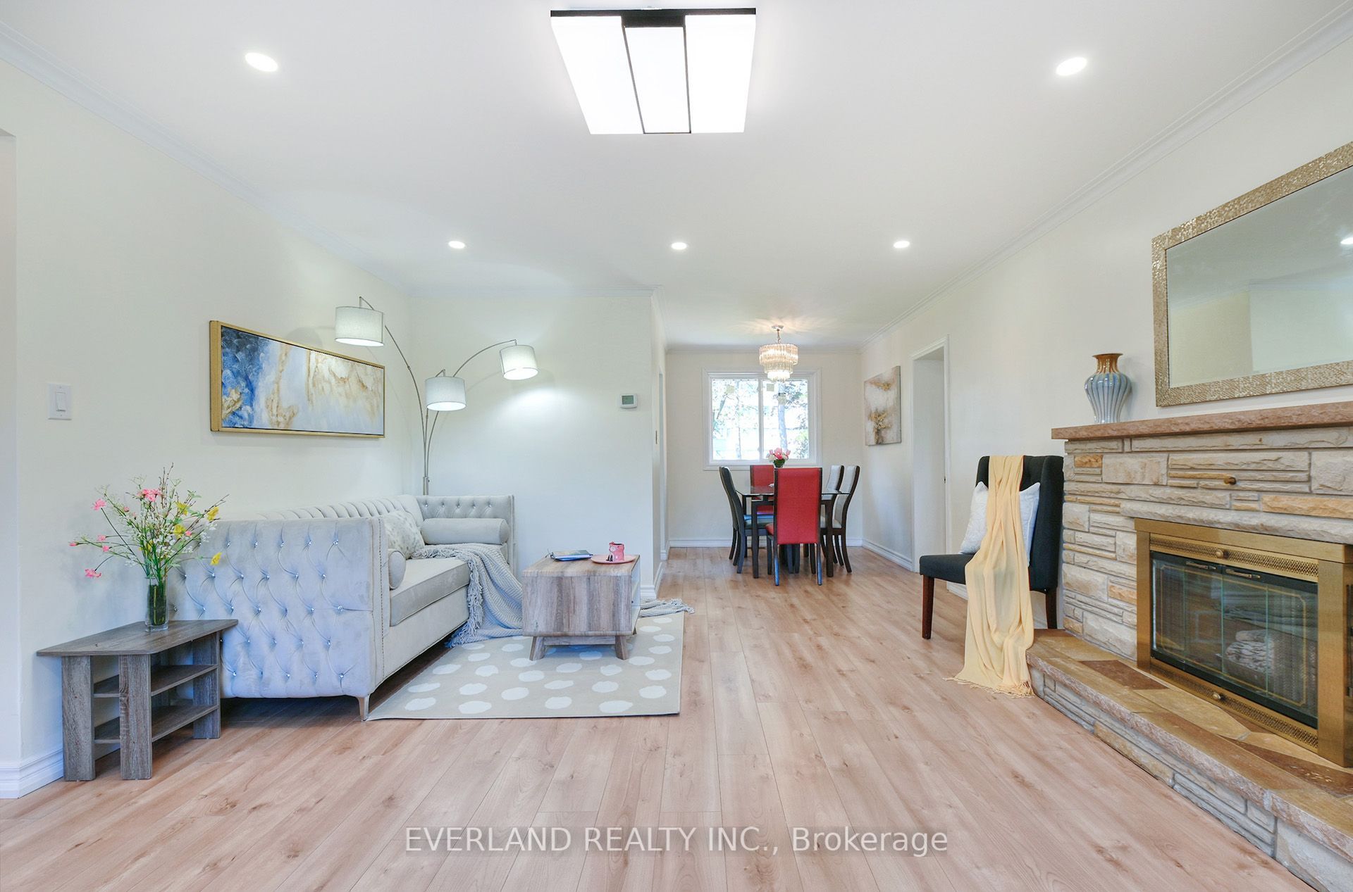 52 Fairglen Avenue Property Photo 7