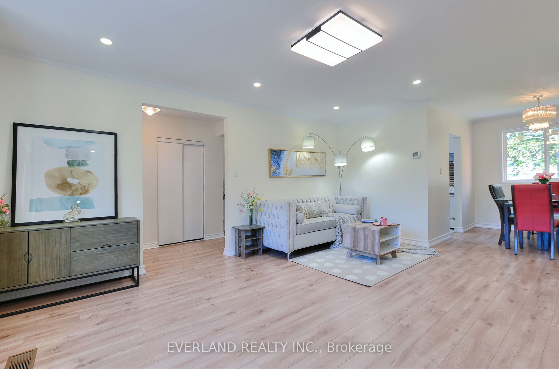52 Fairglen Avenue Property Photo 8