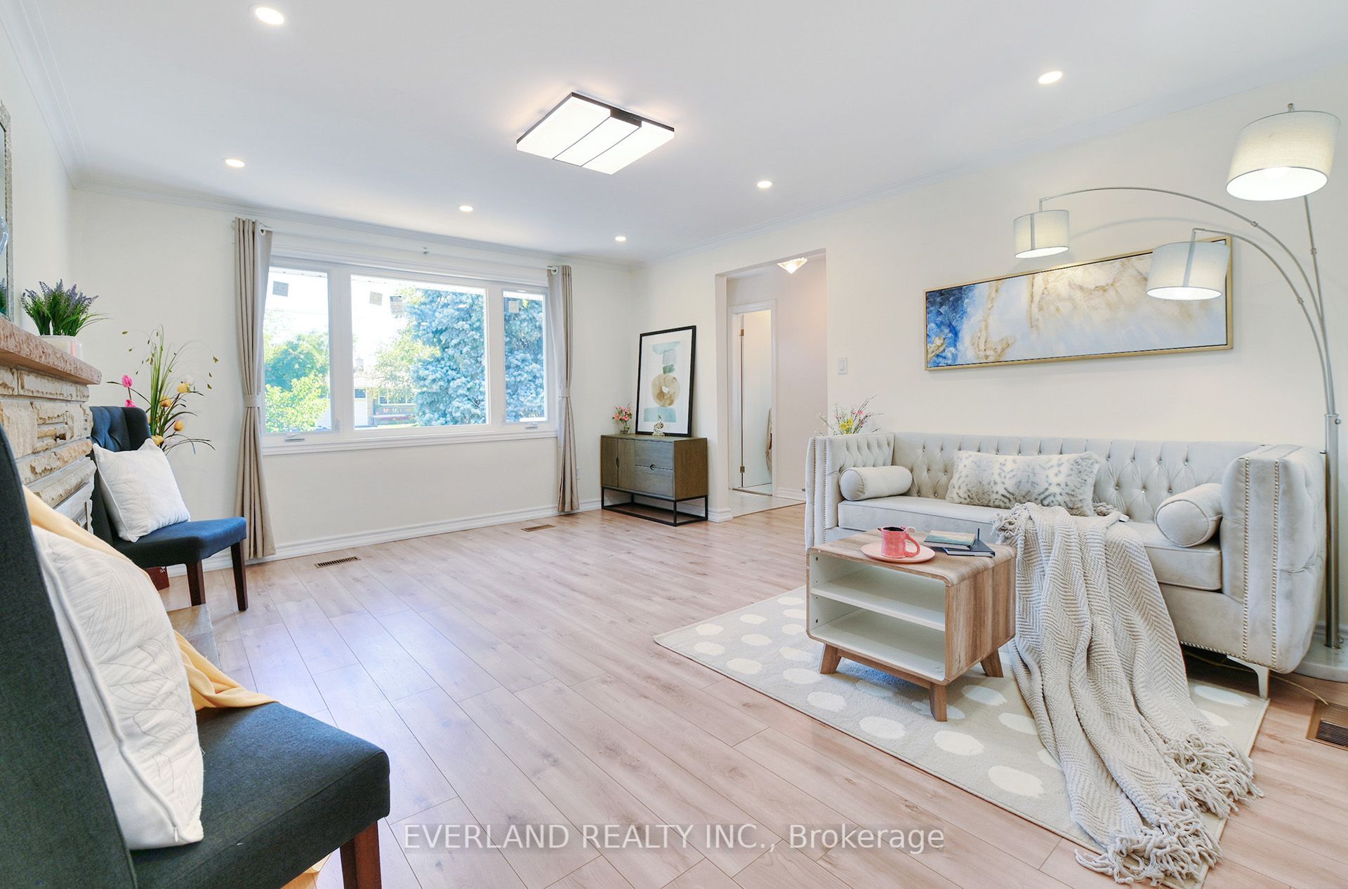 52 Fairglen Avenue Property Photo 9