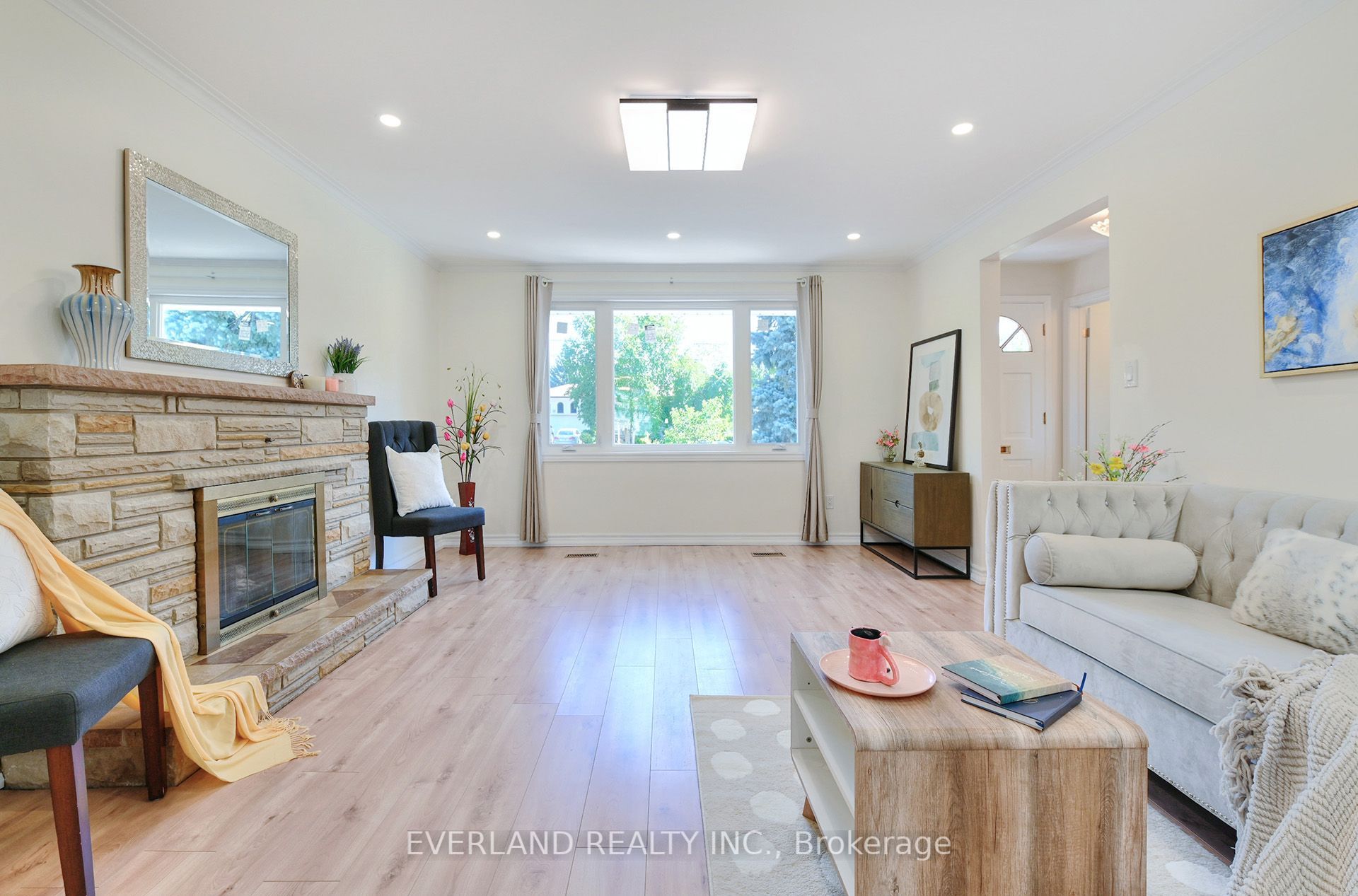 52 Fairglen Avenue Property Photo 12