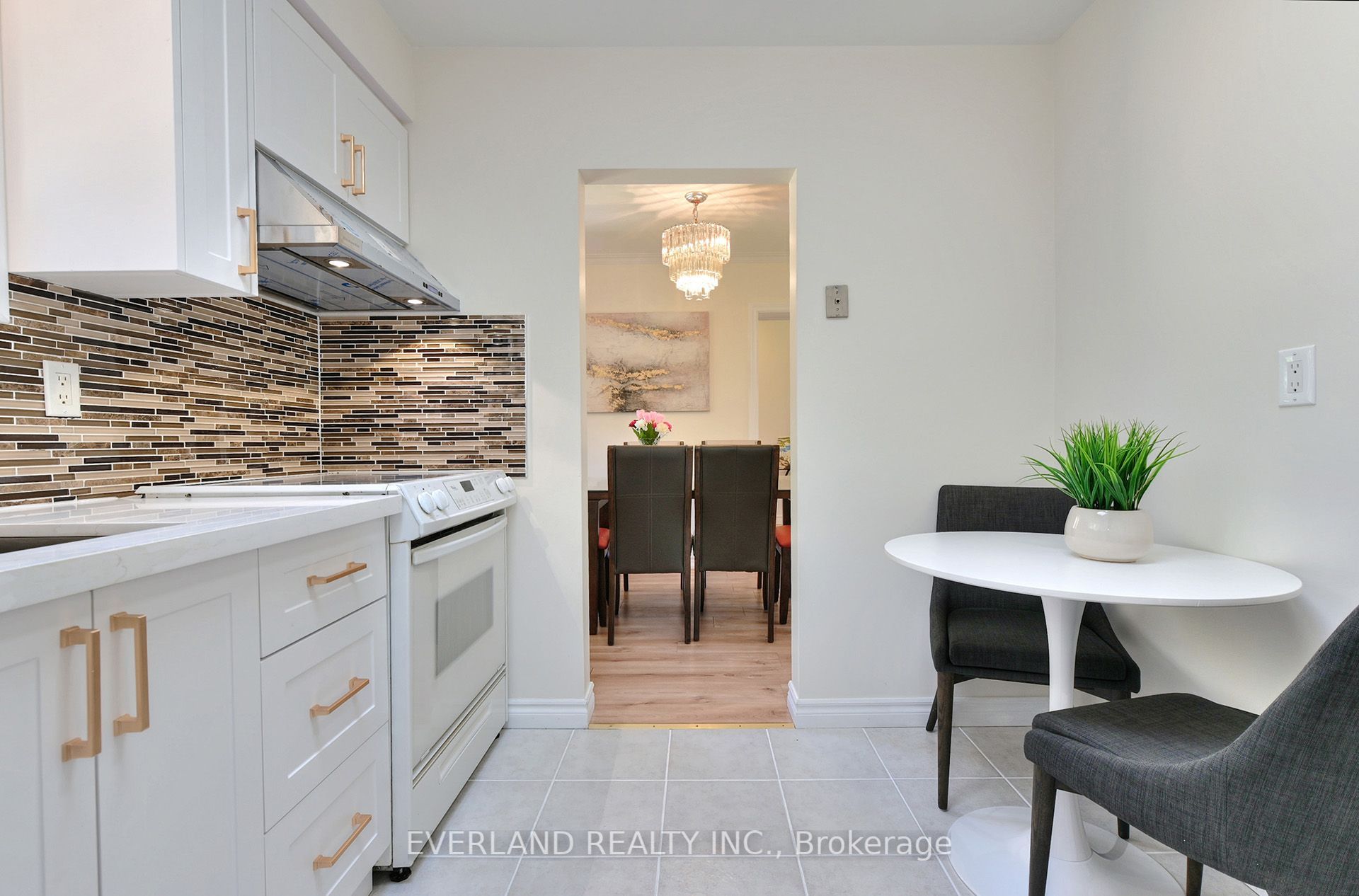 52 Fairglen Avenue Property Photo 13