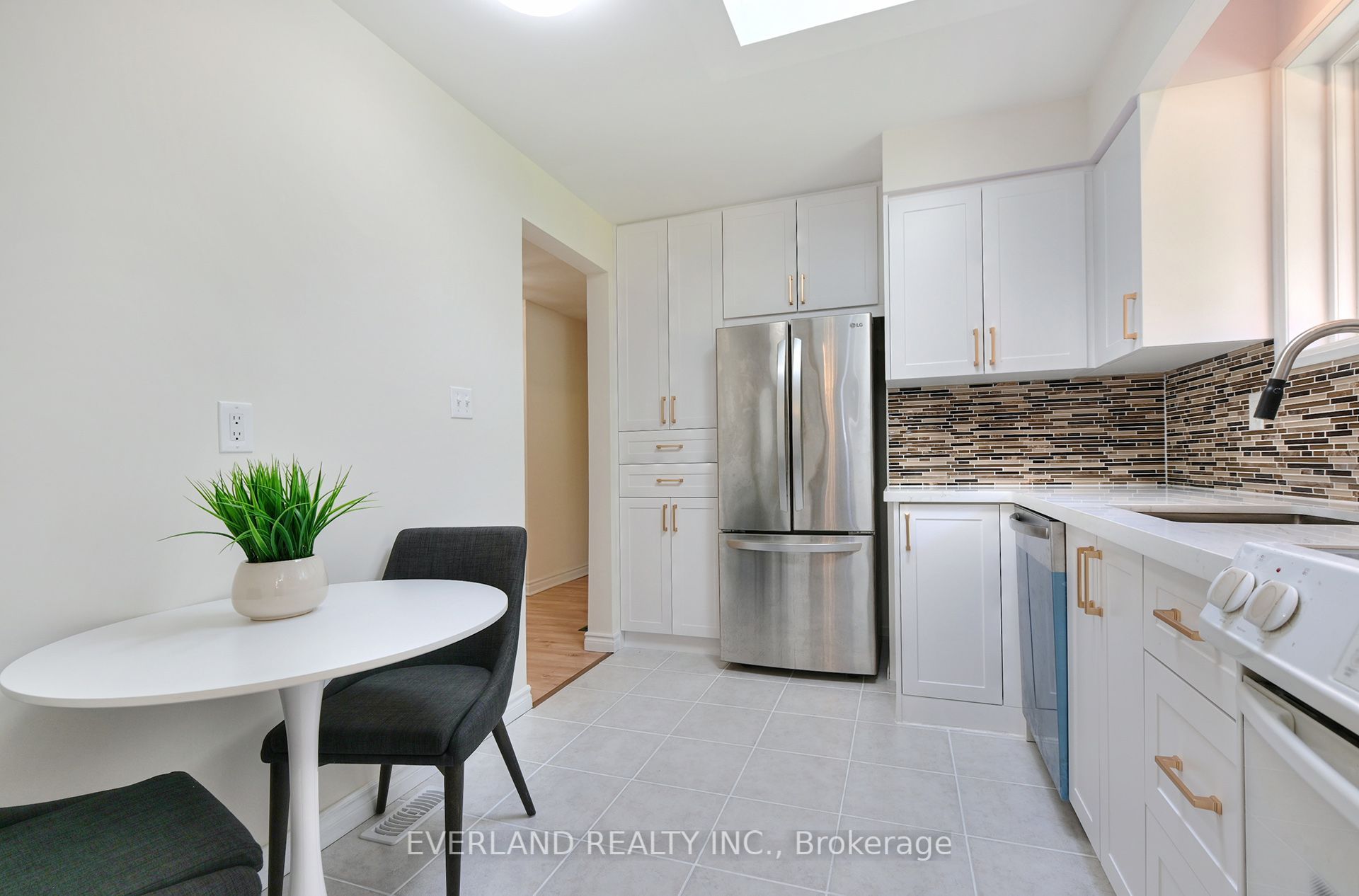 52 Fairglen Avenue Property Photo 14