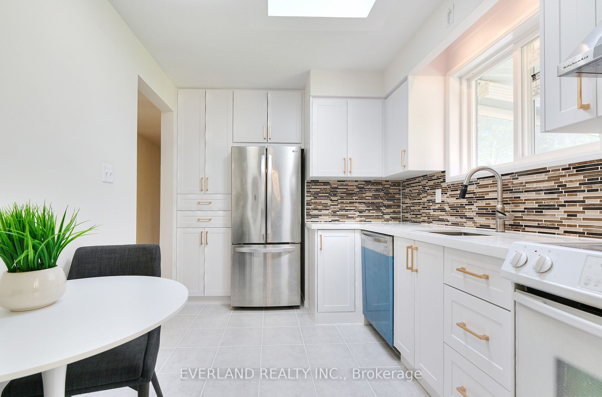 52 Fairglen Avenue Property Photo 15