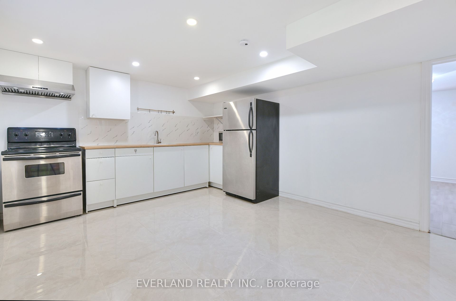 52 Fairglen Avenue Property Photo 23