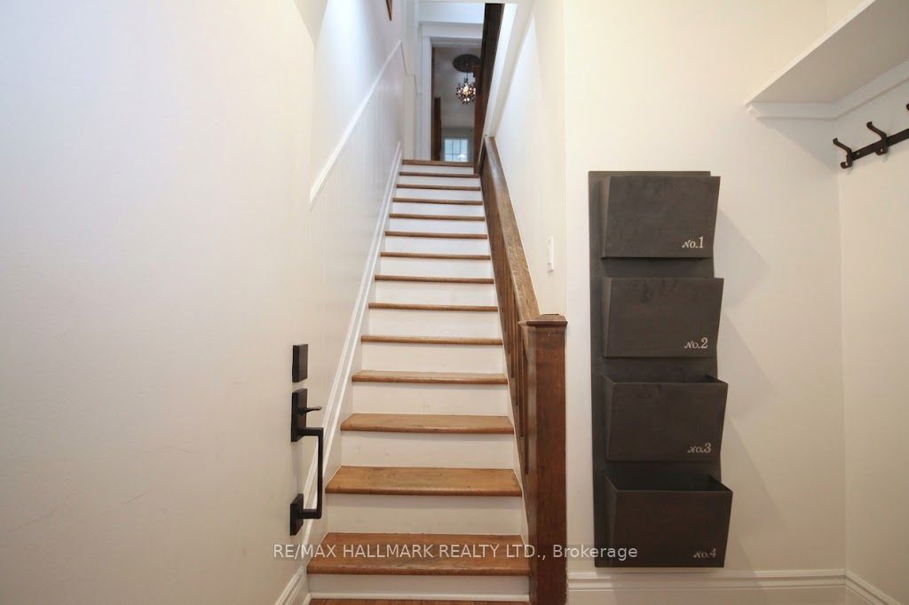 91 Ivy Avenue Upper Property Photo 5