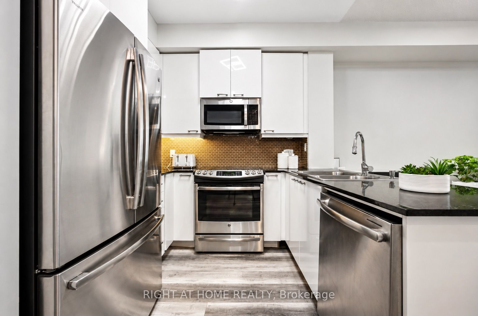 1328 Birchmount Road 607 Property Photo 1