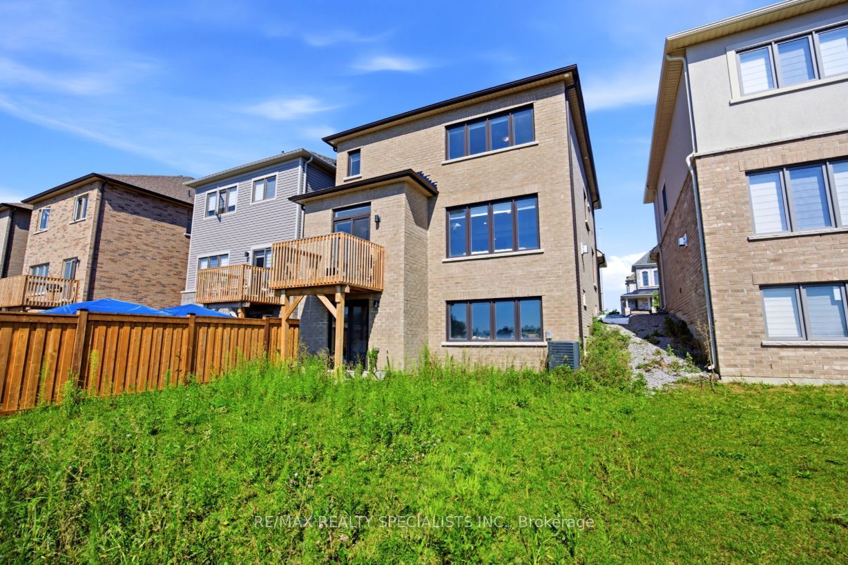 27 Salmon Crescent Property Photo 32