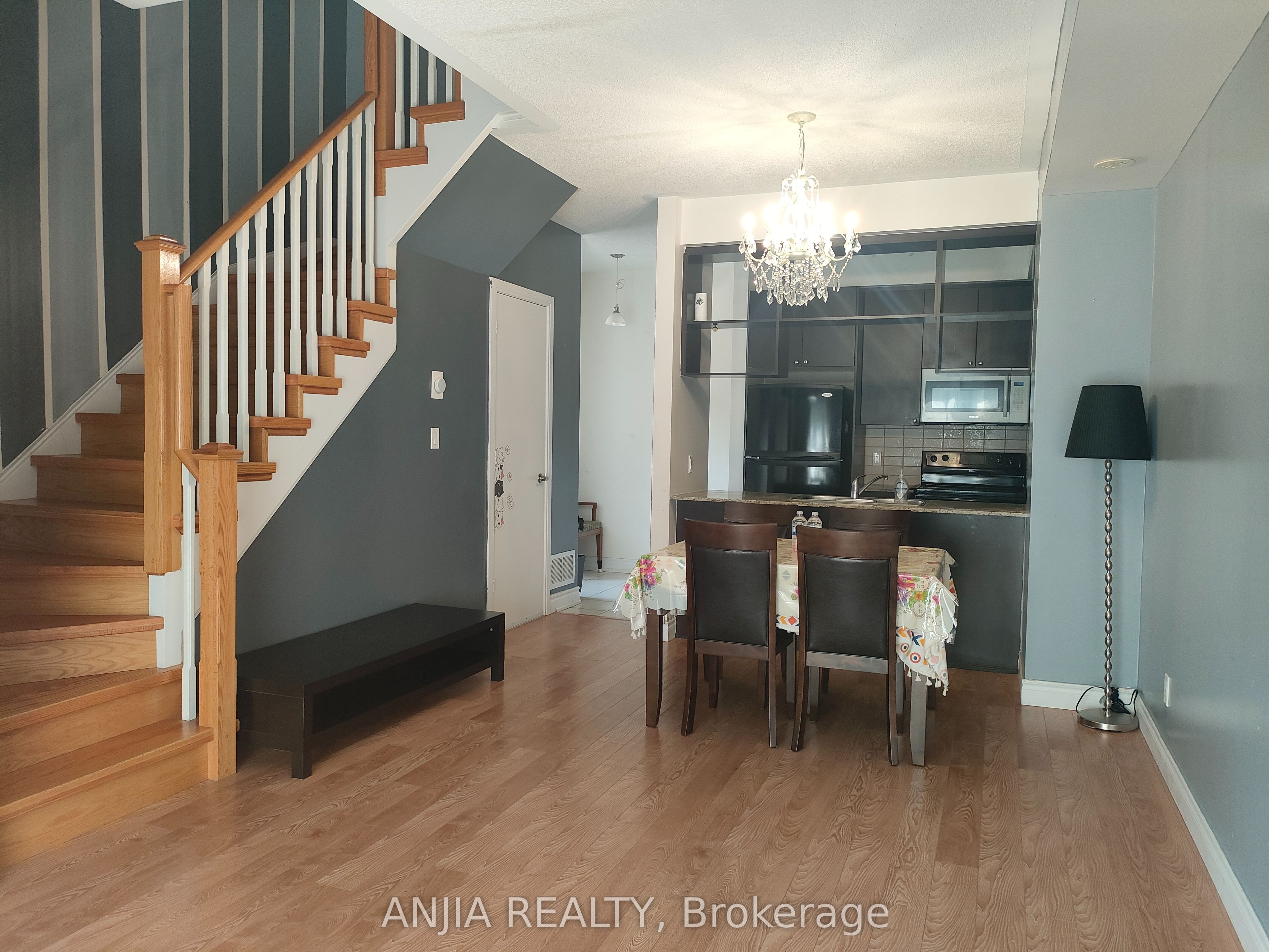 295 Village Green Square 62 Property Photo 3