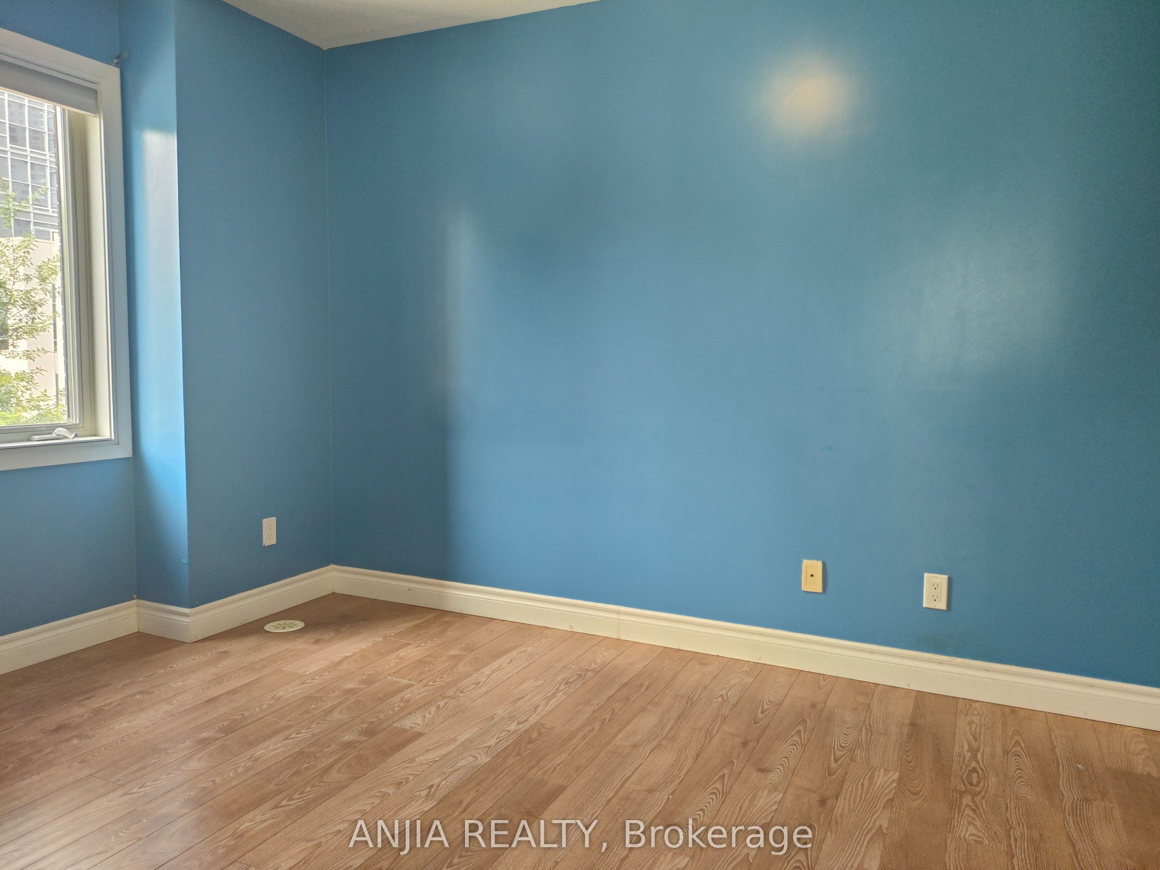 295 Village Green Square 62 Property Photo 8