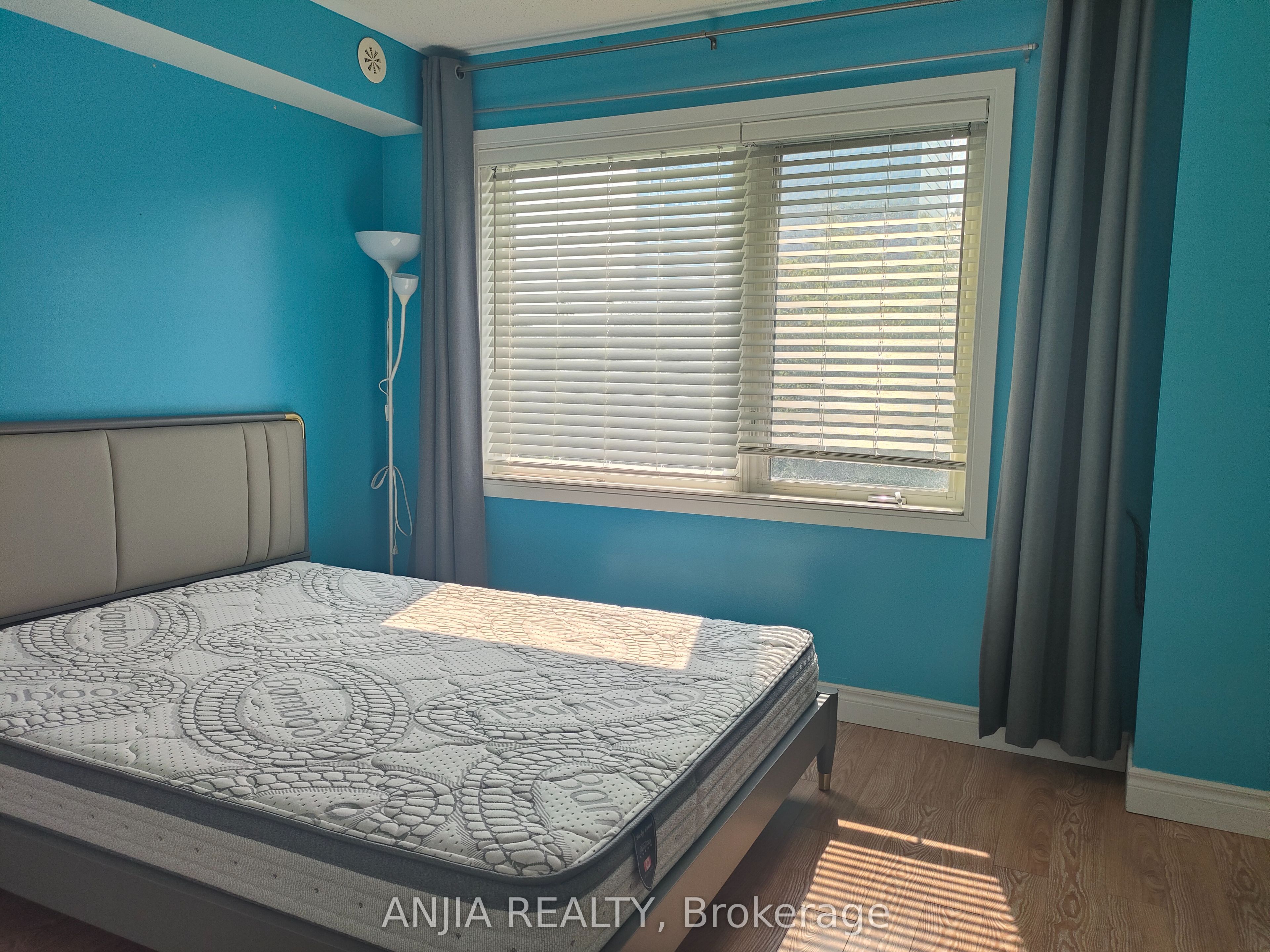 295 Village Green Square 62 Property Photo 9