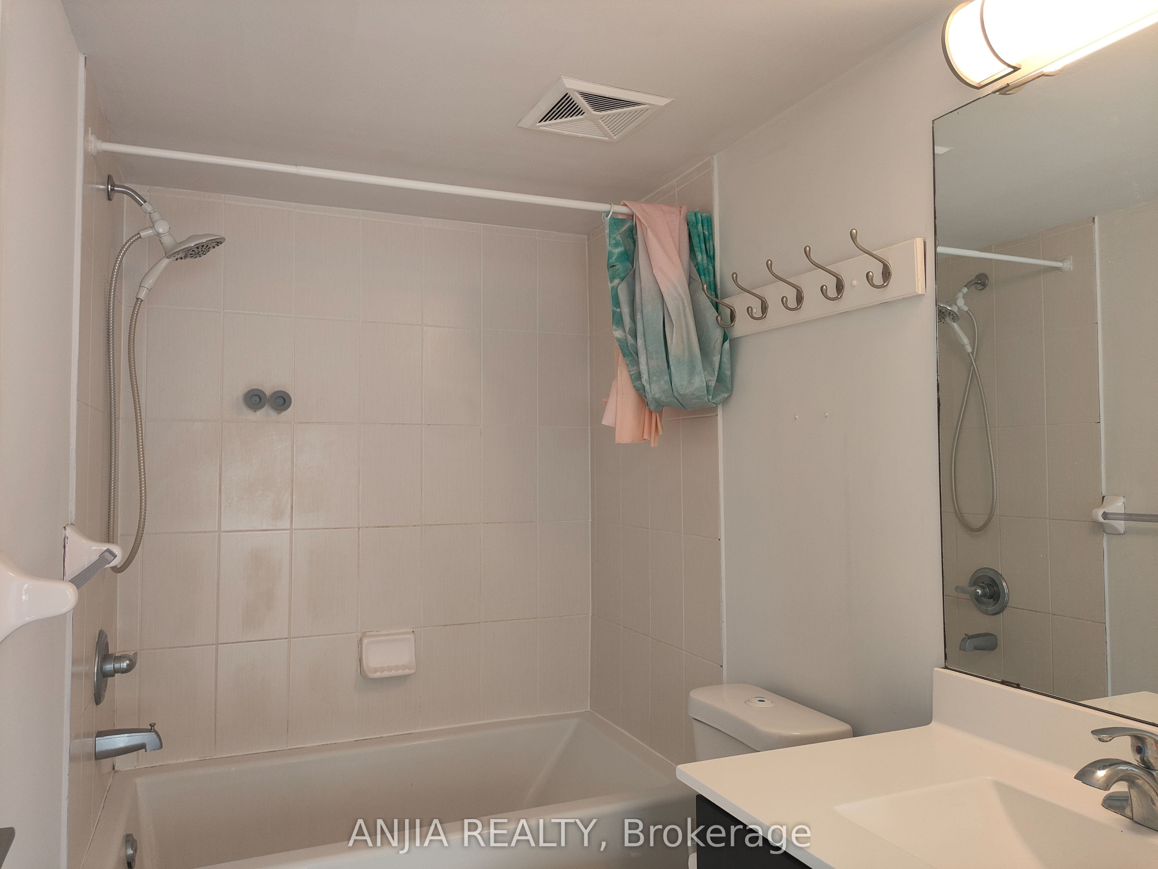 295 Village Green Square 62 Property Photo 11
