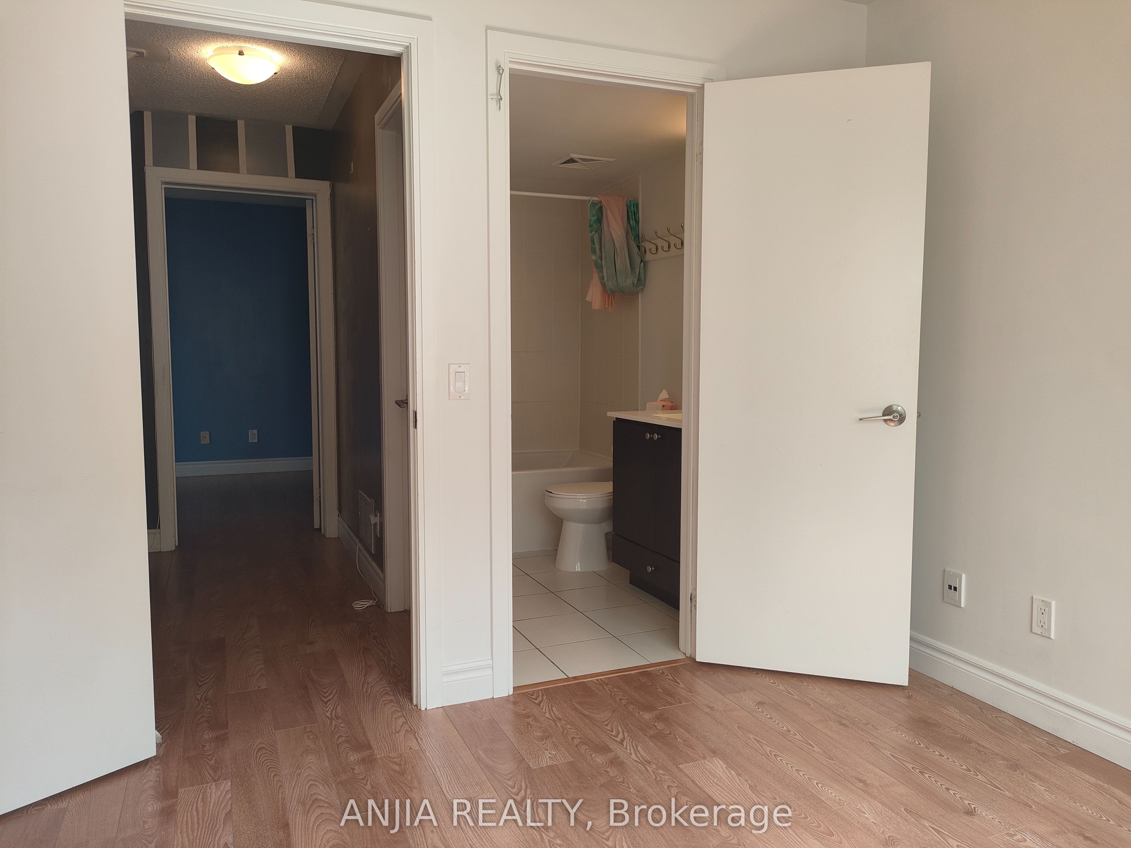 295 Village Green Square 62 Property Photo 12
