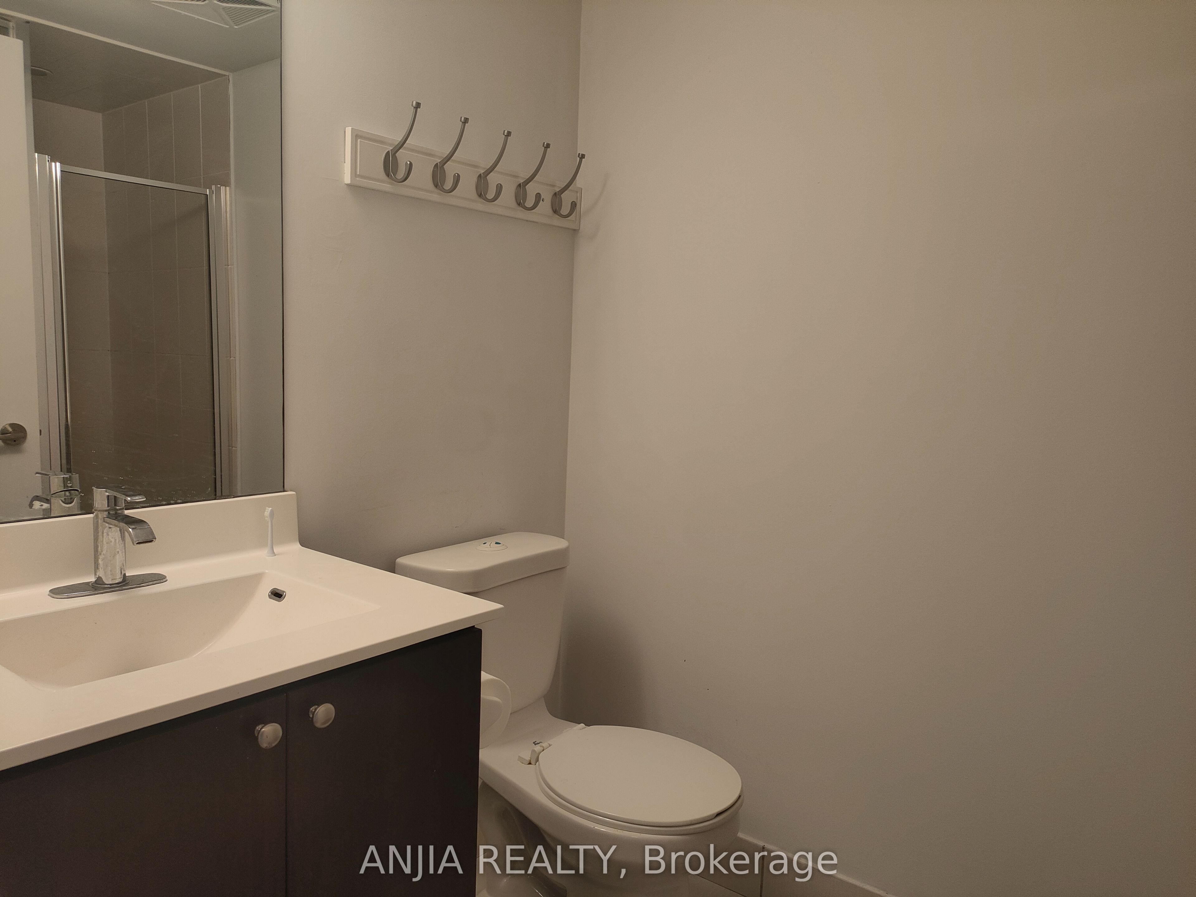 295 Village Green Square 62 Property Photo 13